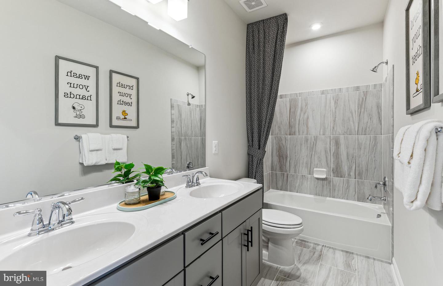 43000 FRIDAYS RUN LN, LEESBURG, Virginia 20176, 4 Bedrooms Bedrooms, ,4 BathroomsBathrooms,Residential,For sale,43000 FRIDAYS RUN LN,VALO2099972 MLS # VALO2099972