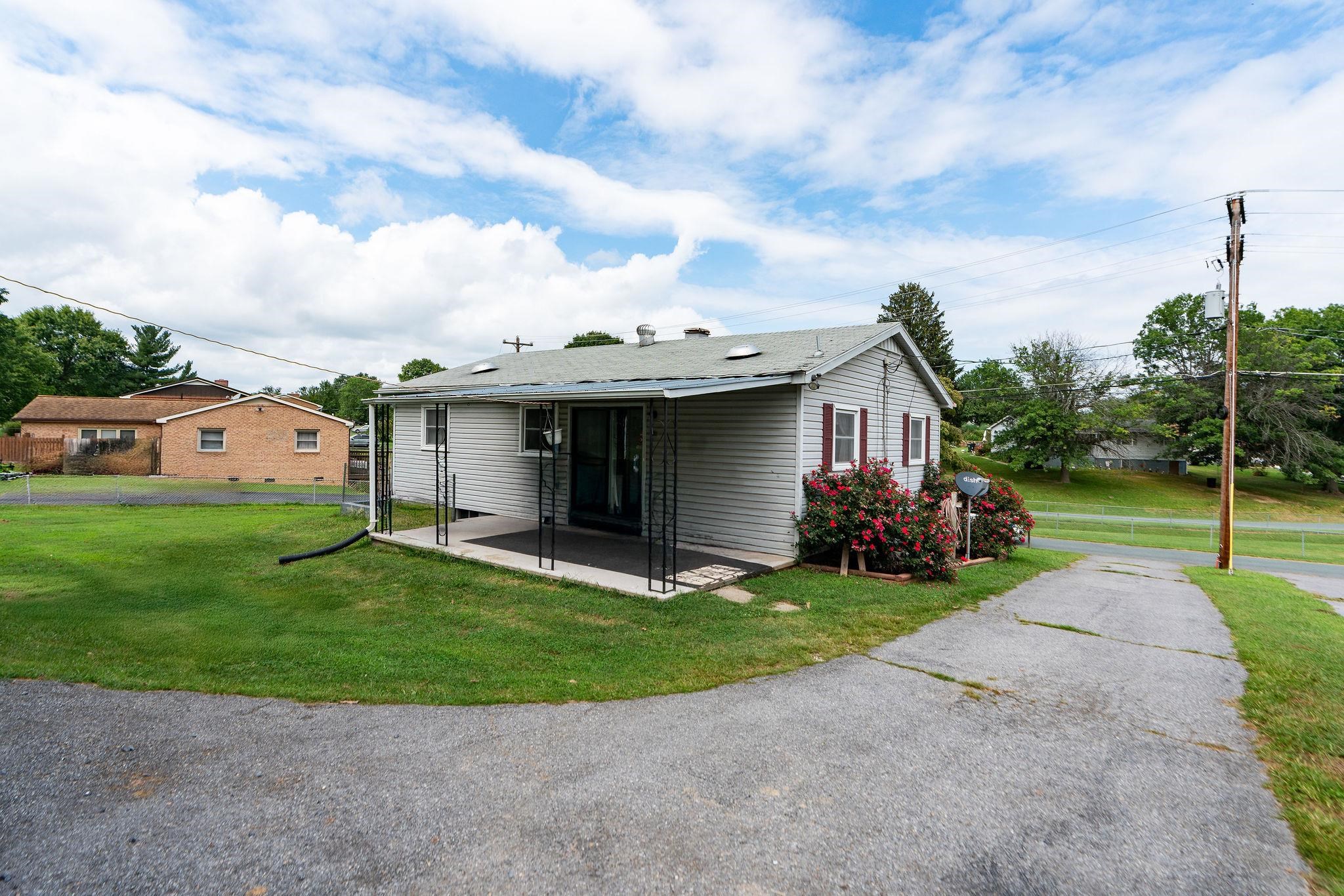 26 MAPLE DR, VERONA, Virginia 24482, 2 Bedrooms Bedrooms, ,1 BathroomBathrooms,Residential,26 MAPLE DR,668096 MLS # 668096