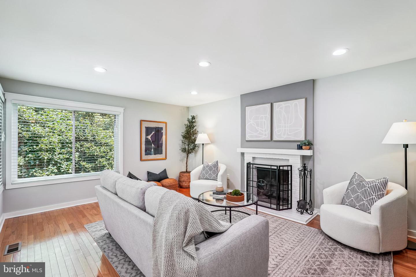 276 W MEADOWLAND LN W, STERLING, Virginia 20164, 4 Bedrooms Bedrooms, ,2 BathroomsBathrooms,Residential,For sale,276 W MEADOWLAND LN W,VALO2103666 MLS # VALO2103666