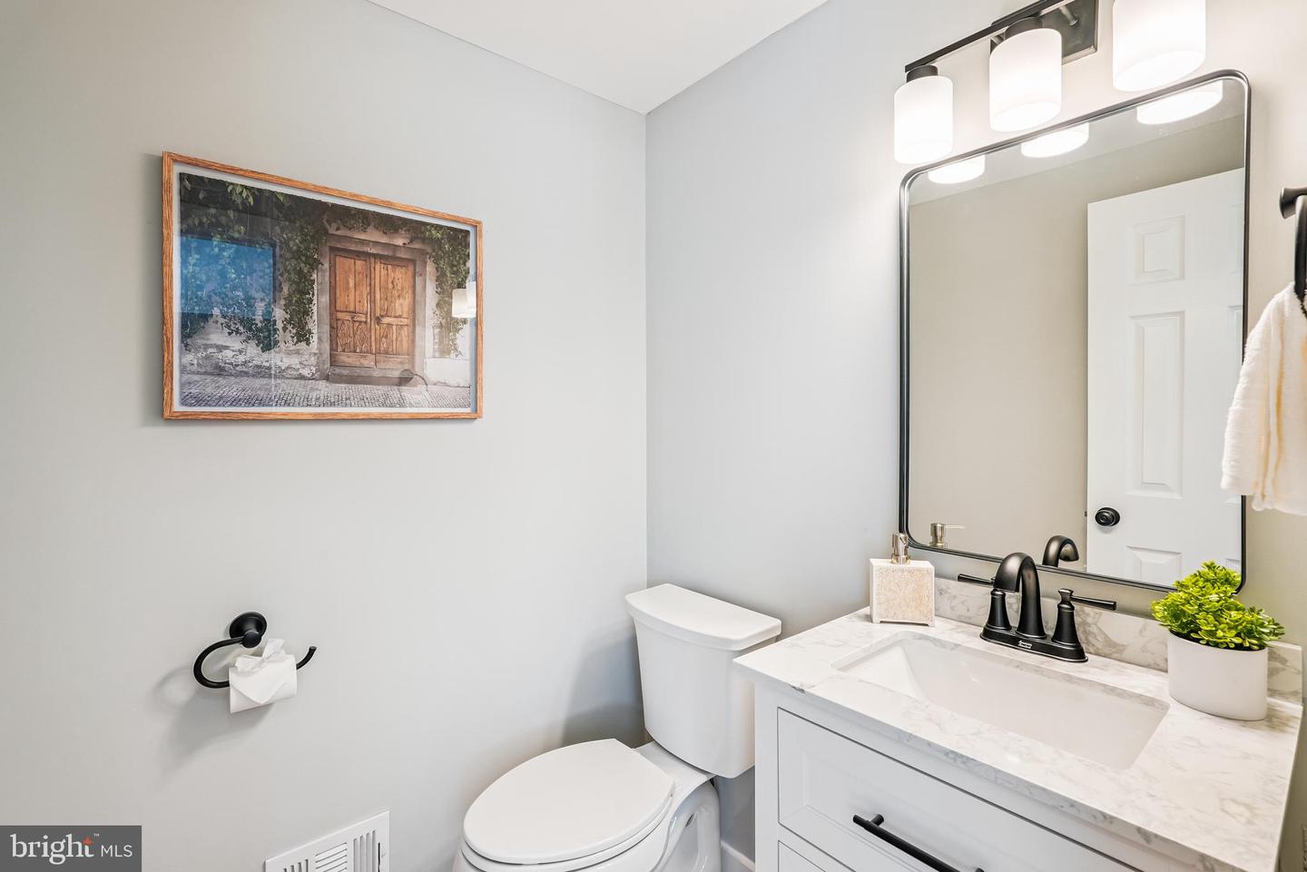 276 W MEADOWLAND LN W, STERLING, Virginia 20164, 4 Bedrooms Bedrooms, ,2 BathroomsBathrooms,Residential,For sale,276 W MEADOWLAND LN W,VALO2103666 MLS # VALO2103666