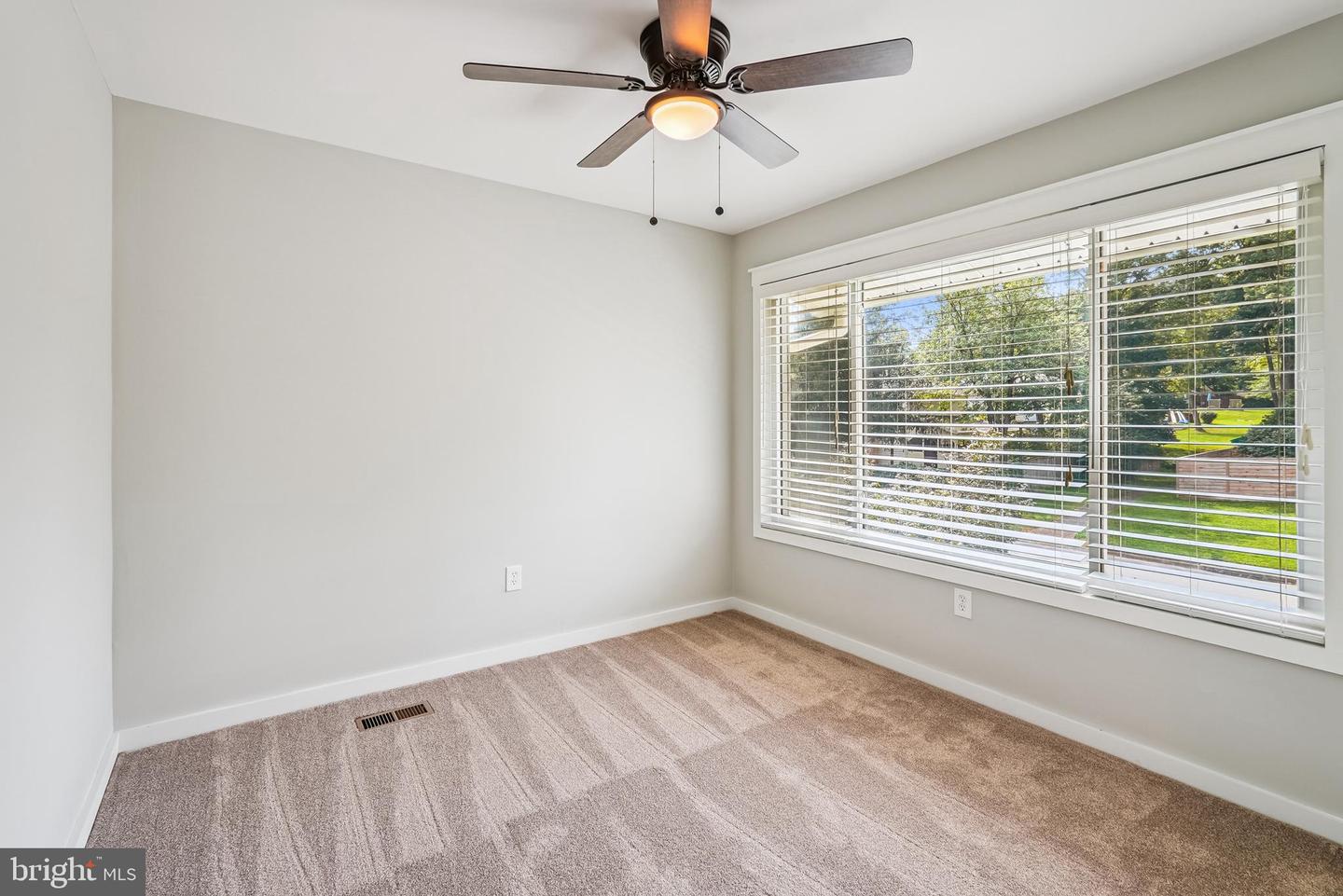 276 W MEADOWLAND LN W, STERLING, Virginia 20164, 4 Bedrooms Bedrooms, ,2 BathroomsBathrooms,Residential,For sale,276 W MEADOWLAND LN W,VALO2103666 MLS # VALO2103666