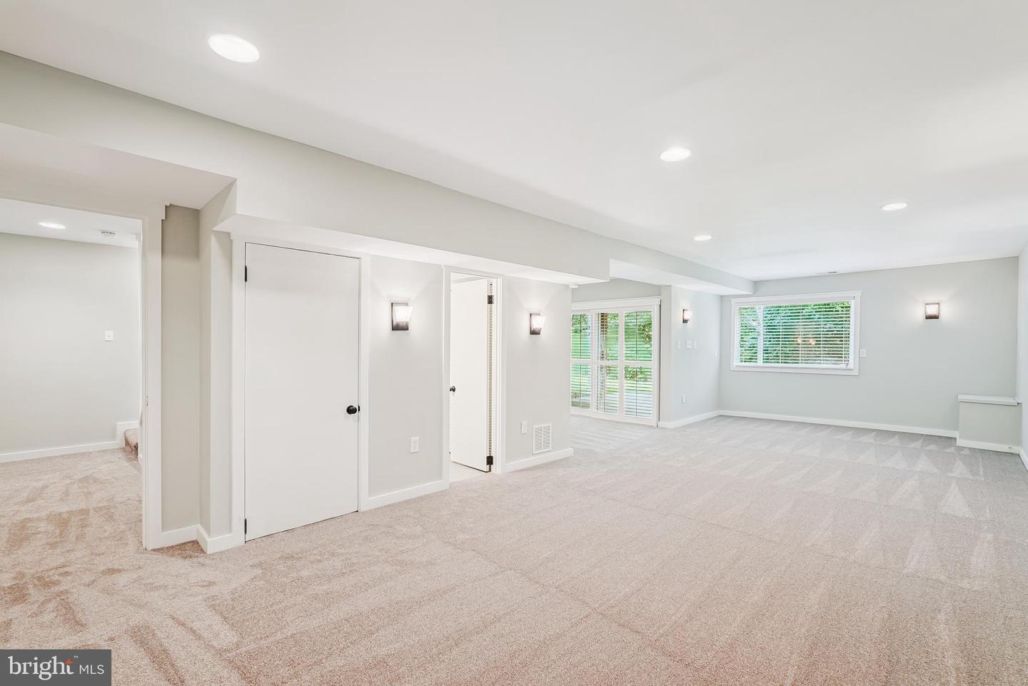 276 W MEADOWLAND LN W, STERLING, Virginia 20164, 4 Bedrooms Bedrooms, ,2 BathroomsBathrooms,Residential,For sale,276 W MEADOWLAND LN W,VALO2103666 MLS # VALO2103666