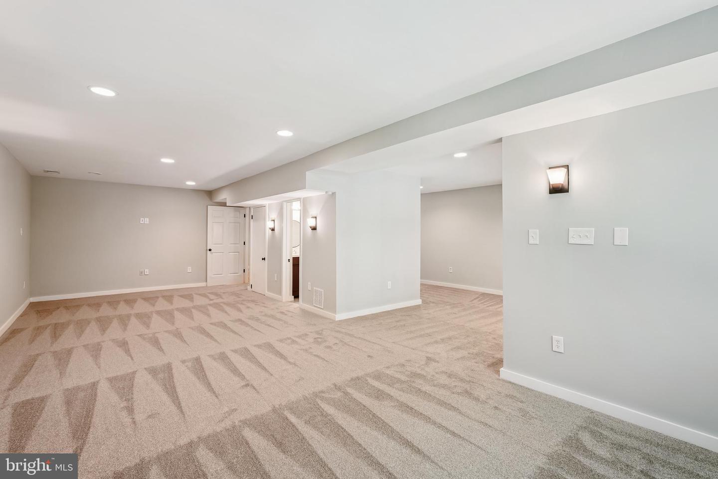276 W MEADOWLAND LN W, STERLING, Virginia 20164, 4 Bedrooms Bedrooms, ,2 BathroomsBathrooms,Residential,For sale,276 W MEADOWLAND LN W,VALO2103666 MLS # VALO2103666