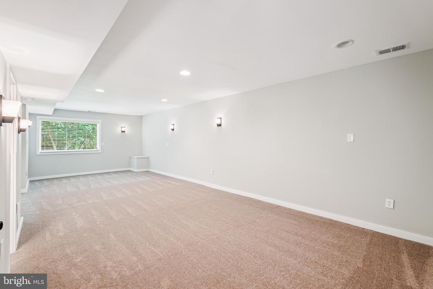 276 W MEADOWLAND LN W, STERLING, Virginia 20164, 4 Bedrooms Bedrooms, ,2 BathroomsBathrooms,Residential,For sale,276 W MEADOWLAND LN W,VALO2103666 MLS # VALO2103666