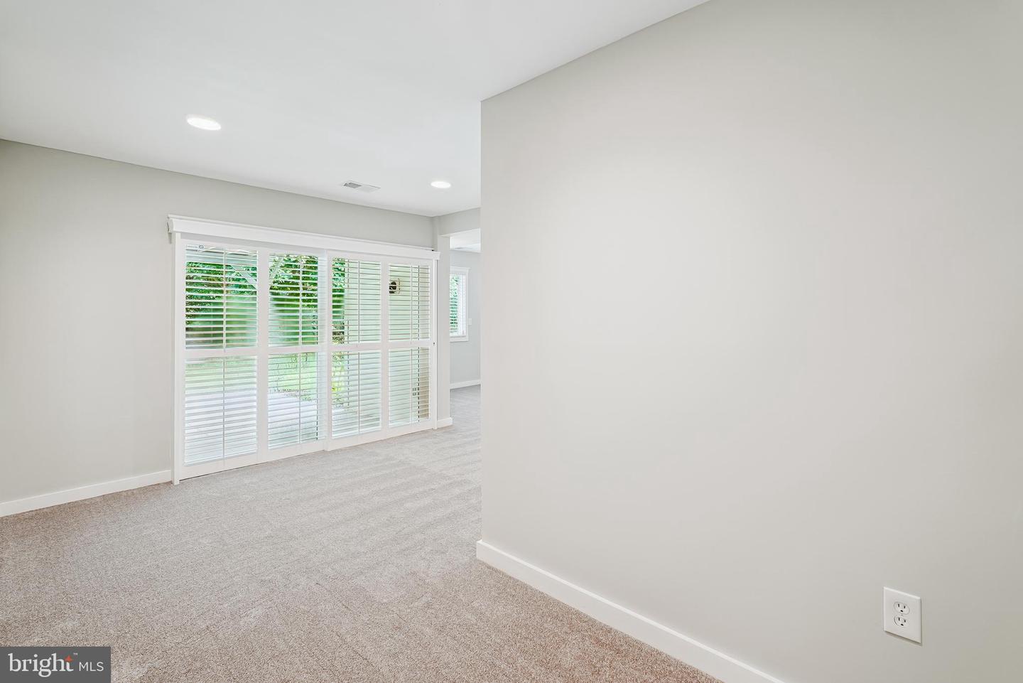 276 W MEADOWLAND LN W, STERLING, Virginia 20164, 4 Bedrooms Bedrooms, ,2 BathroomsBathrooms,Residential,For sale,276 W MEADOWLAND LN W,VALO2103666 MLS # VALO2103666
