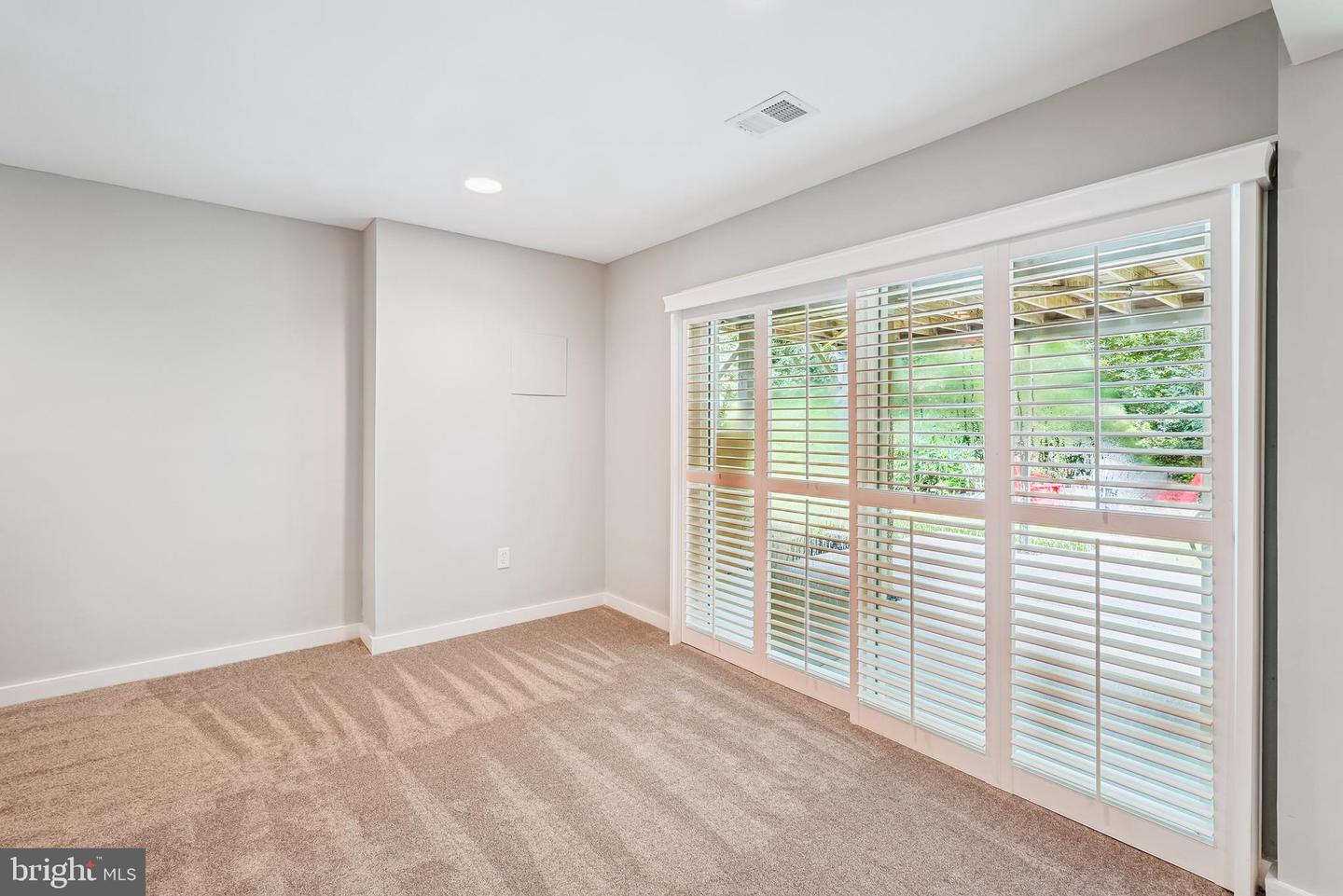 276 W MEADOWLAND LN W, STERLING, Virginia 20164, 4 Bedrooms Bedrooms, ,2 BathroomsBathrooms,Residential,For sale,276 W MEADOWLAND LN W,VALO2103666 MLS # VALO2103666