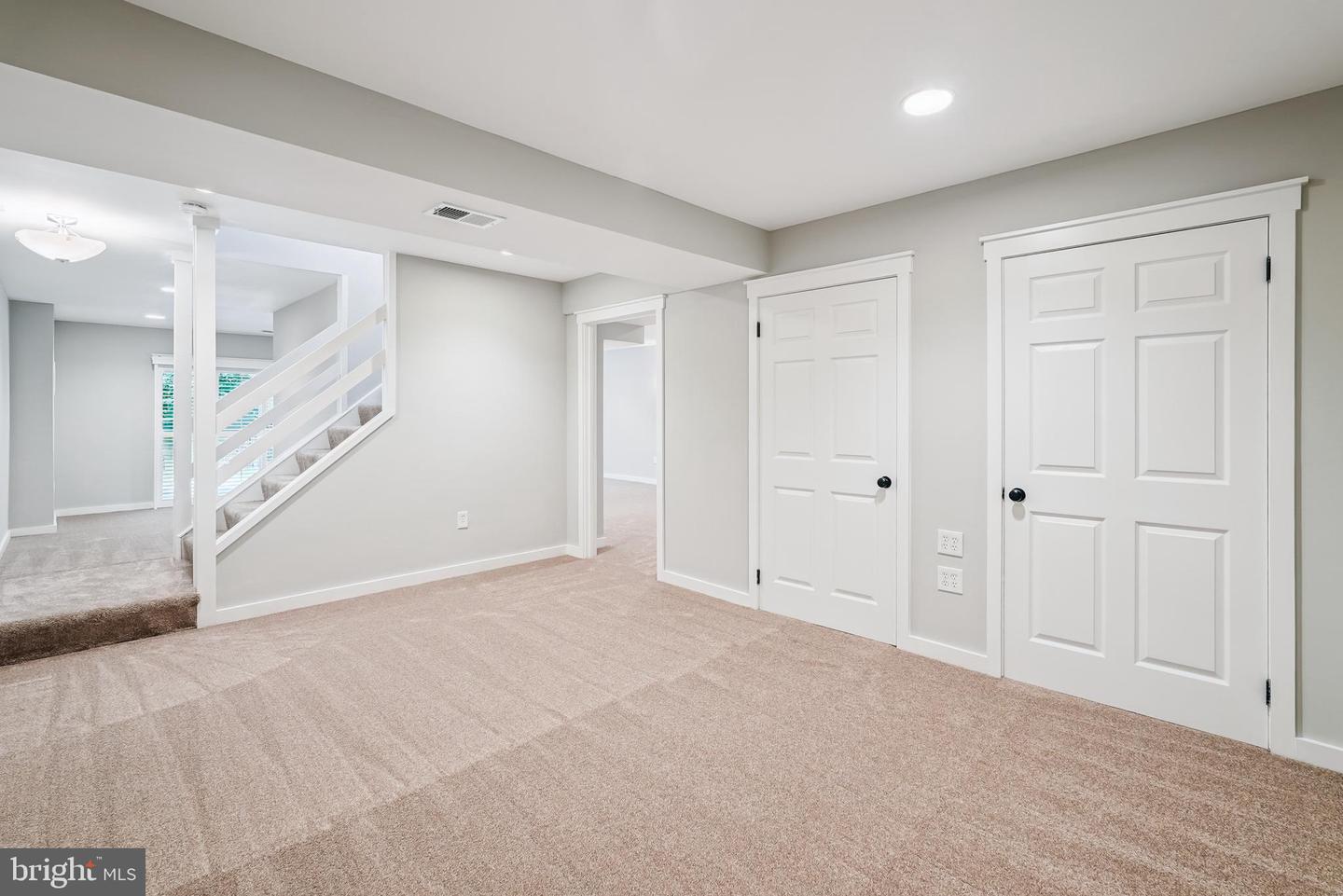 276 W MEADOWLAND LN W, STERLING, Virginia 20164, 4 Bedrooms Bedrooms, ,2 BathroomsBathrooms,Residential,For sale,276 W MEADOWLAND LN W,VALO2103666 MLS # VALO2103666