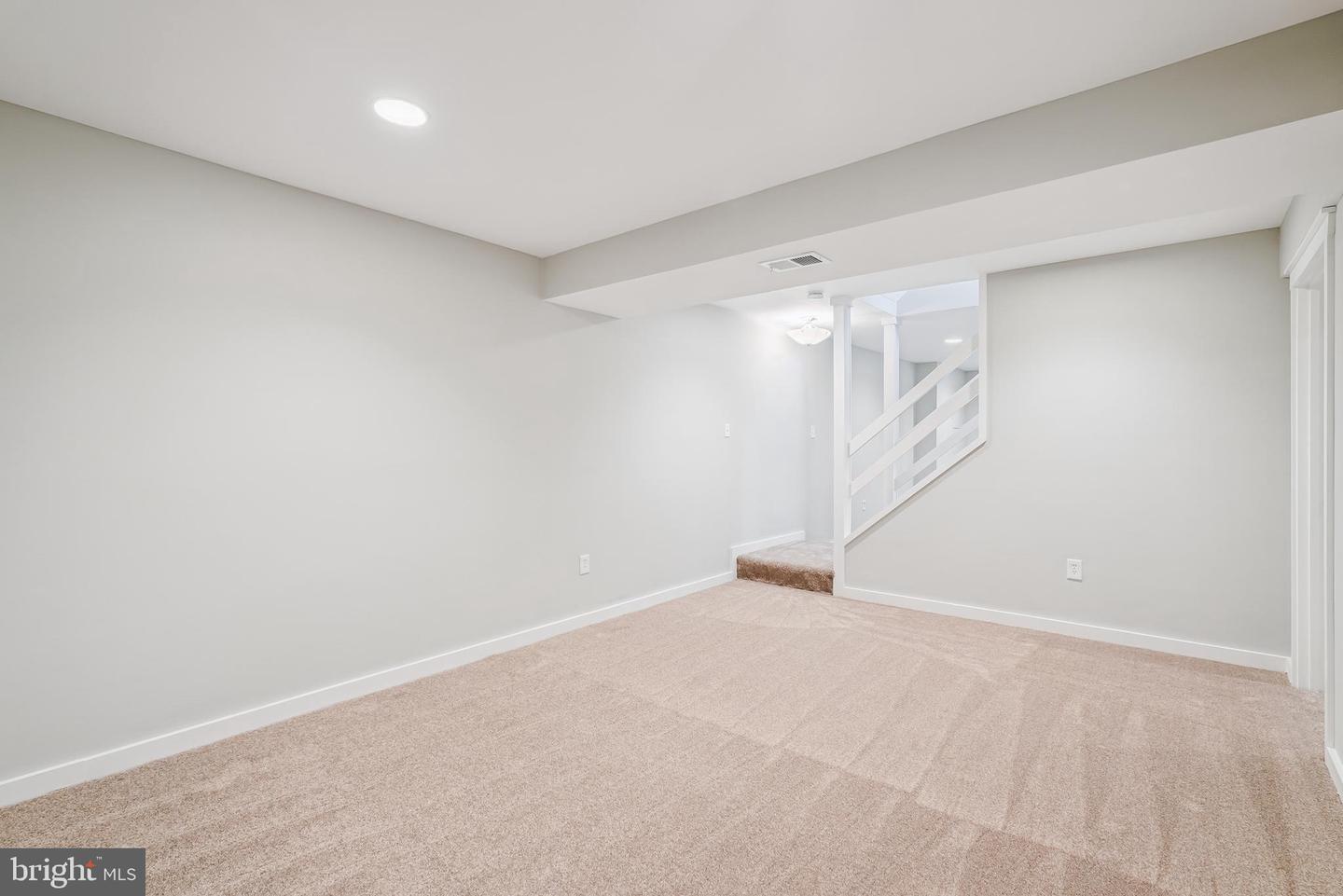 276 W MEADOWLAND LN W, STERLING, Virginia 20164, 4 Bedrooms Bedrooms, ,2 BathroomsBathrooms,Residential,For sale,276 W MEADOWLAND LN W,VALO2103666 MLS # VALO2103666