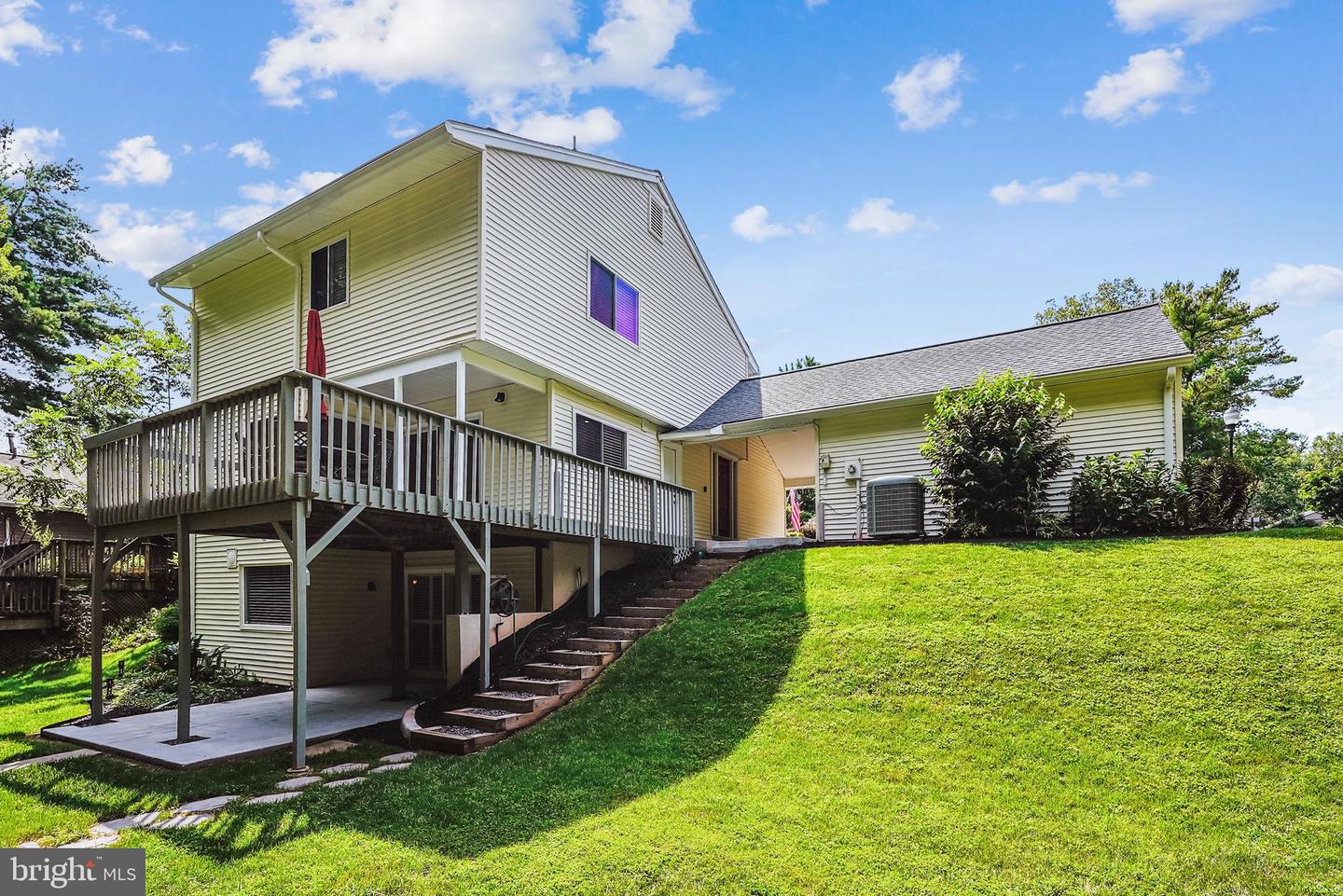 276 W MEADOWLAND LN W, STERLING, Virginia 20164, 4 Bedrooms Bedrooms, ,2 BathroomsBathrooms,Residential,For sale,276 W MEADOWLAND LN W,VALO2103666 MLS # VALO2103666