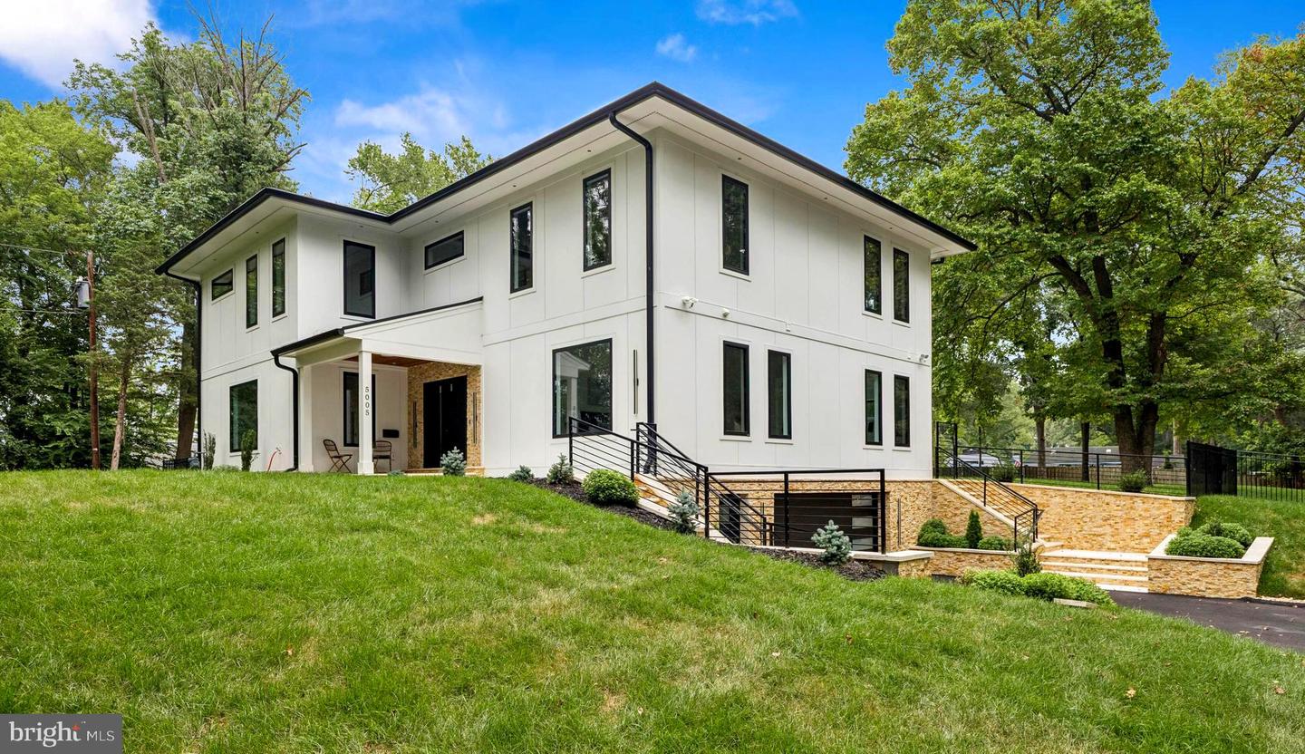 5005 RAVENSWORTH RD, ANNANDALE, Virginia 22003, 5 Bedrooms Bedrooms, ,5 BathroomsBathrooms,Residential,For sale,5005 RAVENSWORTH RD,VAFX2259416 MLS # VAFX2259416