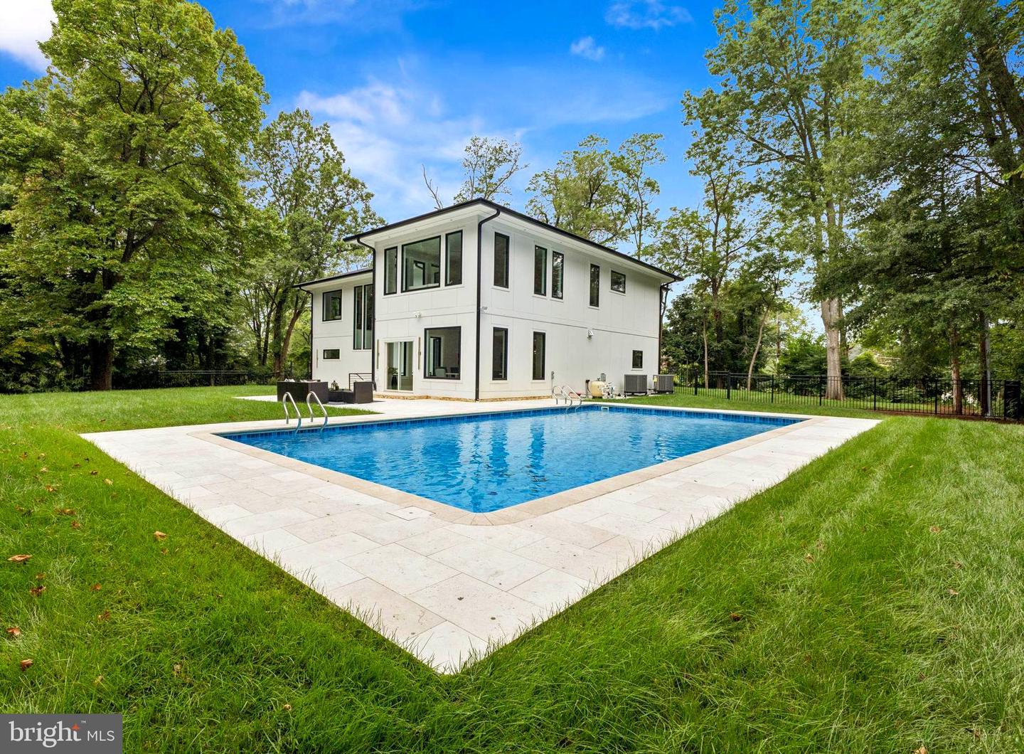 5005 RAVENSWORTH RD, ANNANDALE, Virginia 22003, 5 Bedrooms Bedrooms, ,5 BathroomsBathrooms,Residential,For sale,5005 RAVENSWORTH RD,VAFX2259416 MLS # VAFX2259416
