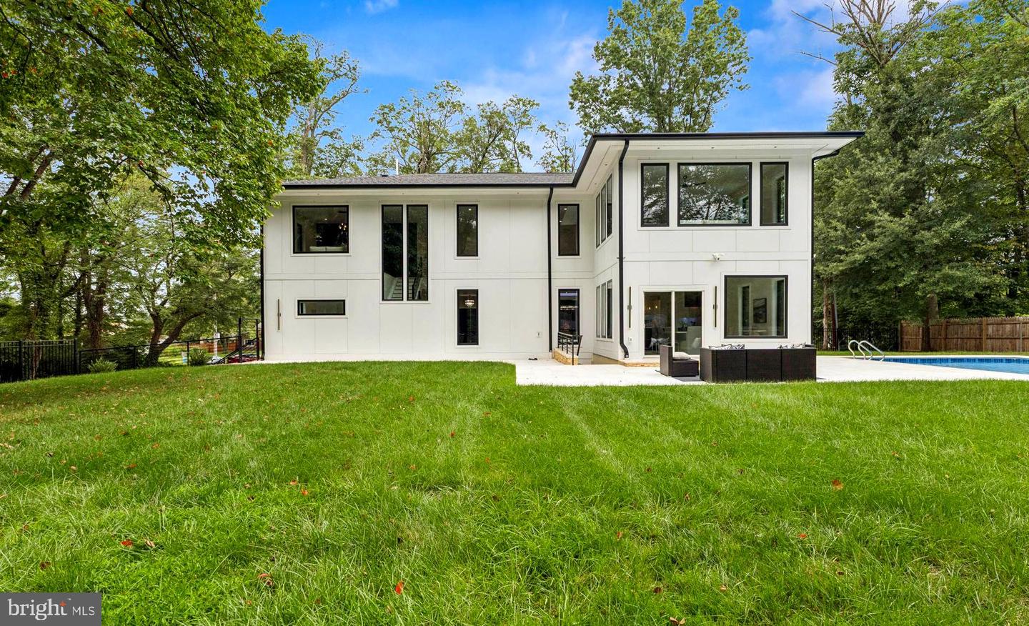5005 RAVENSWORTH RD, ANNANDALE, Virginia 22003, 5 Bedrooms Bedrooms, ,5 BathroomsBathrooms,Residential,For sale,5005 RAVENSWORTH RD,VAFX2259416 MLS # VAFX2259416