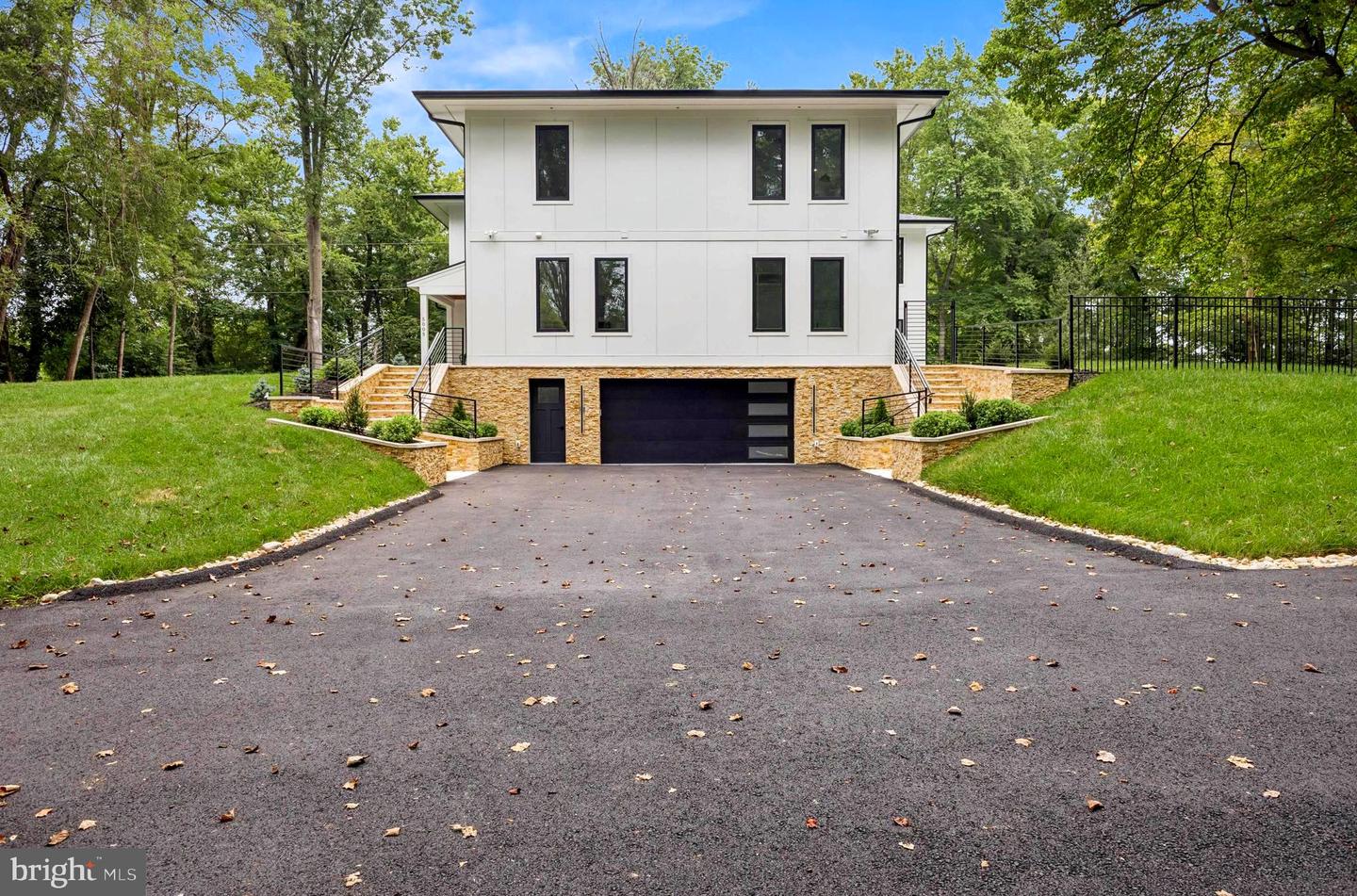 5005 RAVENSWORTH RD, ANNANDALE, Virginia 22003, 5 Bedrooms Bedrooms, ,5 BathroomsBathrooms,Residential,For sale,5005 RAVENSWORTH RD,VAFX2259416 MLS # VAFX2259416