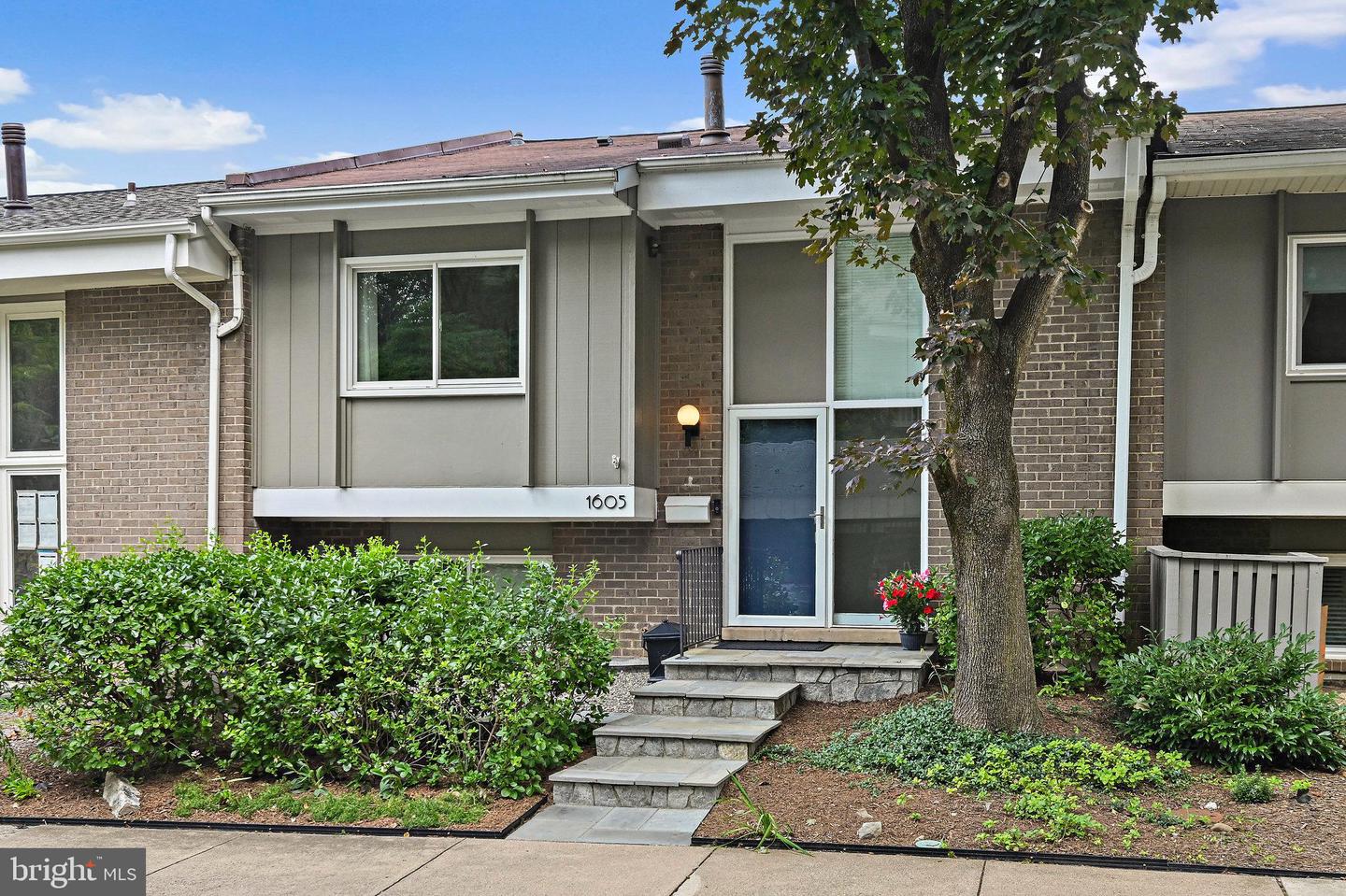 1605 GREENBRIAR CT, RESTON, Virginia 20190, 4 Bedrooms Bedrooms, ,3 BathroomsBathrooms,Residential,For sale,1605 GREENBRIAR CT,VAFX2259810 MLS # VAFX2259810