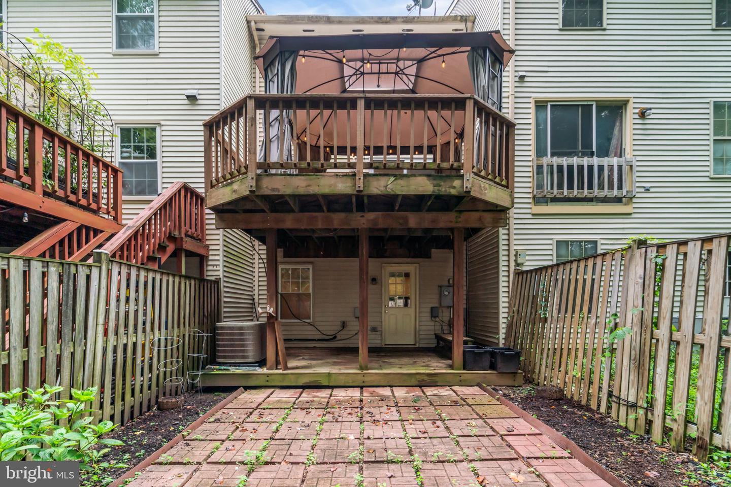 5809 WATERDALE CT, CENTREVILLE, Virginia 20121, 3 Bedrooms Bedrooms, ,2 BathroomsBathrooms,Residential,For sale,5809 WATERDALE CT,VAFX2260006 MLS # VAFX2260006