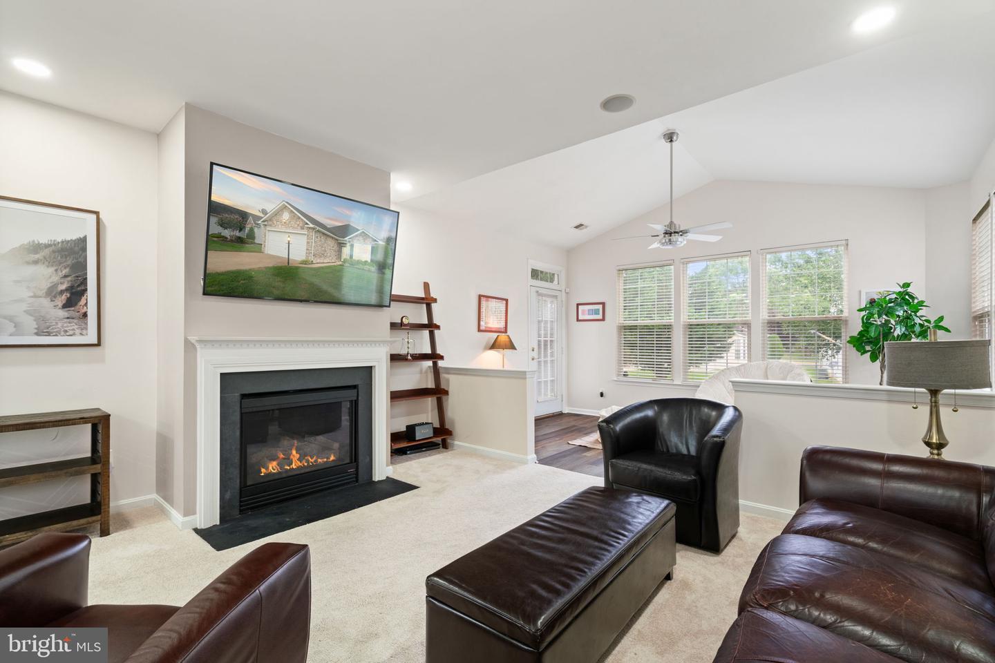 3776 BLOWING LEAF PL, DUMFRIES, Virginia 22025, 3 Bedrooms Bedrooms, 7 Rooms Rooms,2 BathroomsBathrooms,Residential,For sale,3776 BLOWING LEAF PL,VAPW2101092 MLS # VAPW2101092