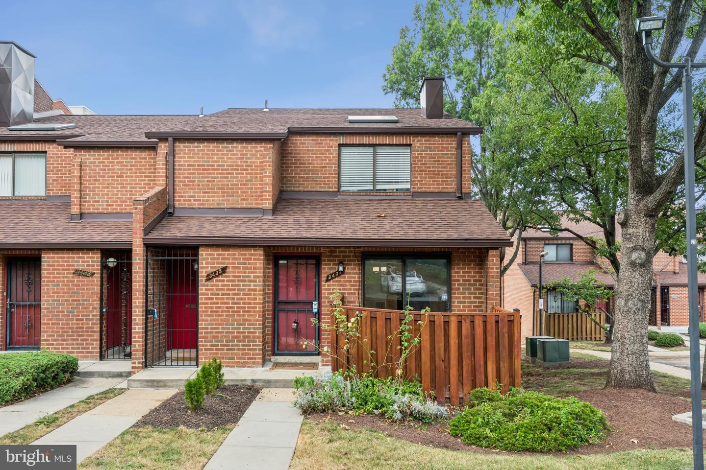 3437 SUMMIT CT NE #3437, WASHINGTON, District Of Columbia 20018, 3 Bedrooms Bedrooms, ,2 BathroomsBathrooms,Residential,For sale,3437 SUMMIT CT NE #3437,DCDC2214740 MLS # DCDC2214740