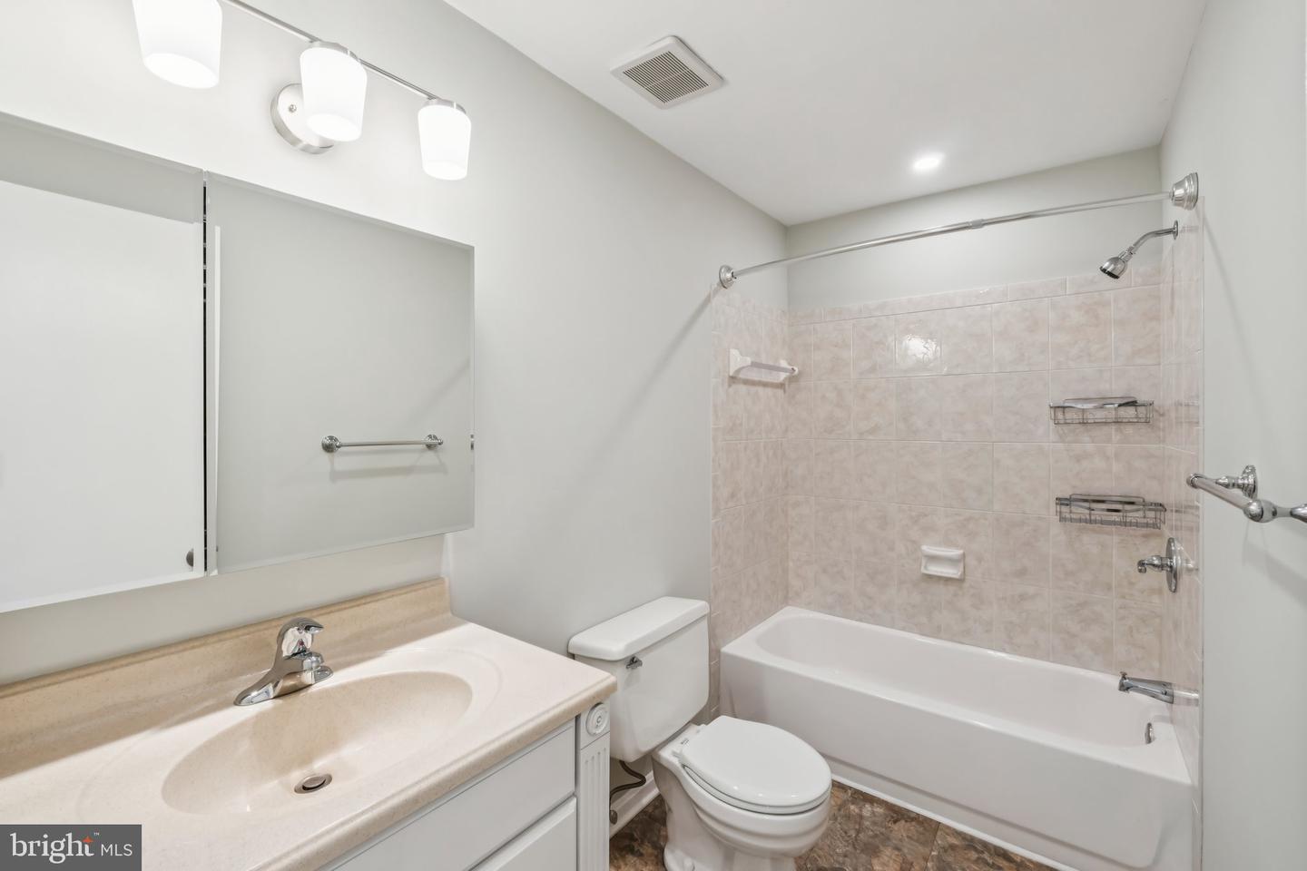 3437 SUMMIT CT NE #3437, WASHINGTON, District Of Columbia 20018, 3 Bedrooms Bedrooms, ,2 BathroomsBathrooms,Residential,For sale,3437 SUMMIT CT NE #3437,DCDC2214740 MLS # DCDC2214740