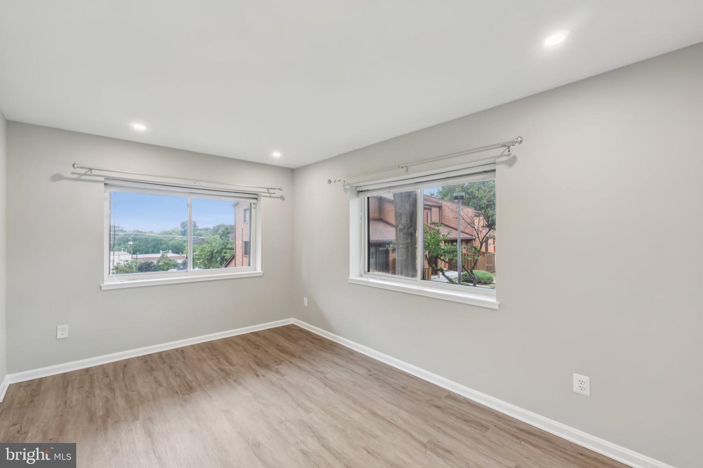 3437 SUMMIT CT NE #3437, WASHINGTON, District Of Columbia 20018, 3 Bedrooms Bedrooms, ,2 BathroomsBathrooms,Residential,For sale,3437 SUMMIT CT NE #3437,DCDC2214740 MLS # DCDC2214740
