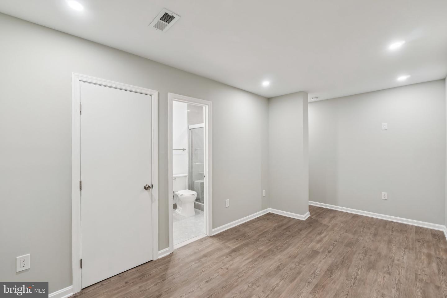 3437 SUMMIT CT NE #3437, WASHINGTON, District Of Columbia 20018, 3 Bedrooms Bedrooms, ,2 BathroomsBathrooms,Residential,For sale,3437 SUMMIT CT NE #3437,DCDC2214740 MLS # DCDC2214740
