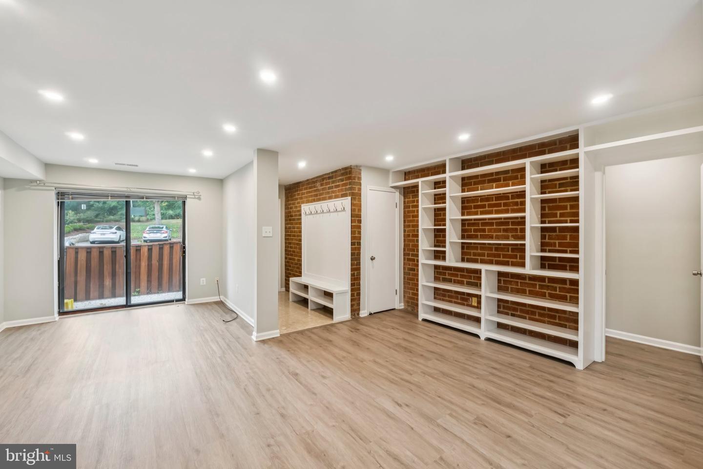 3437 SUMMIT CT NE #3437, WASHINGTON, District Of Columbia 20018, 3 Bedrooms Bedrooms, ,2 BathroomsBathrooms,Residential,For sale,3437 SUMMIT CT NE #3437,DCDC2214740 MLS # DCDC2214740