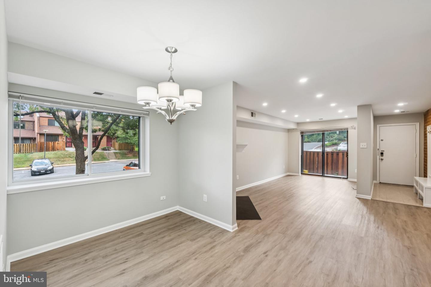 3437 SUMMIT CT NE #3437, WASHINGTON, District Of Columbia 20018, 3 Bedrooms Bedrooms, ,2 BathroomsBathrooms,Residential,For sale,3437 SUMMIT CT NE #3437,DCDC2214740 MLS # DCDC2214740