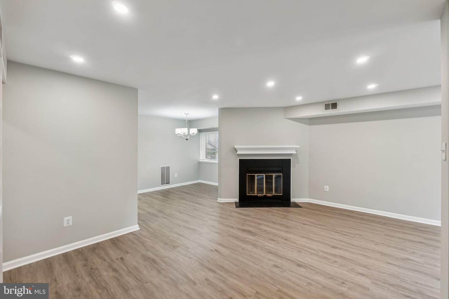 3437 SUMMIT CT NE #3437, WASHINGTON, District Of Columbia 20018, 3 Bedrooms Bedrooms, ,2 BathroomsBathrooms,Residential,For sale,3437 SUMMIT CT NE #3437,DCDC2214740 MLS # DCDC2214740