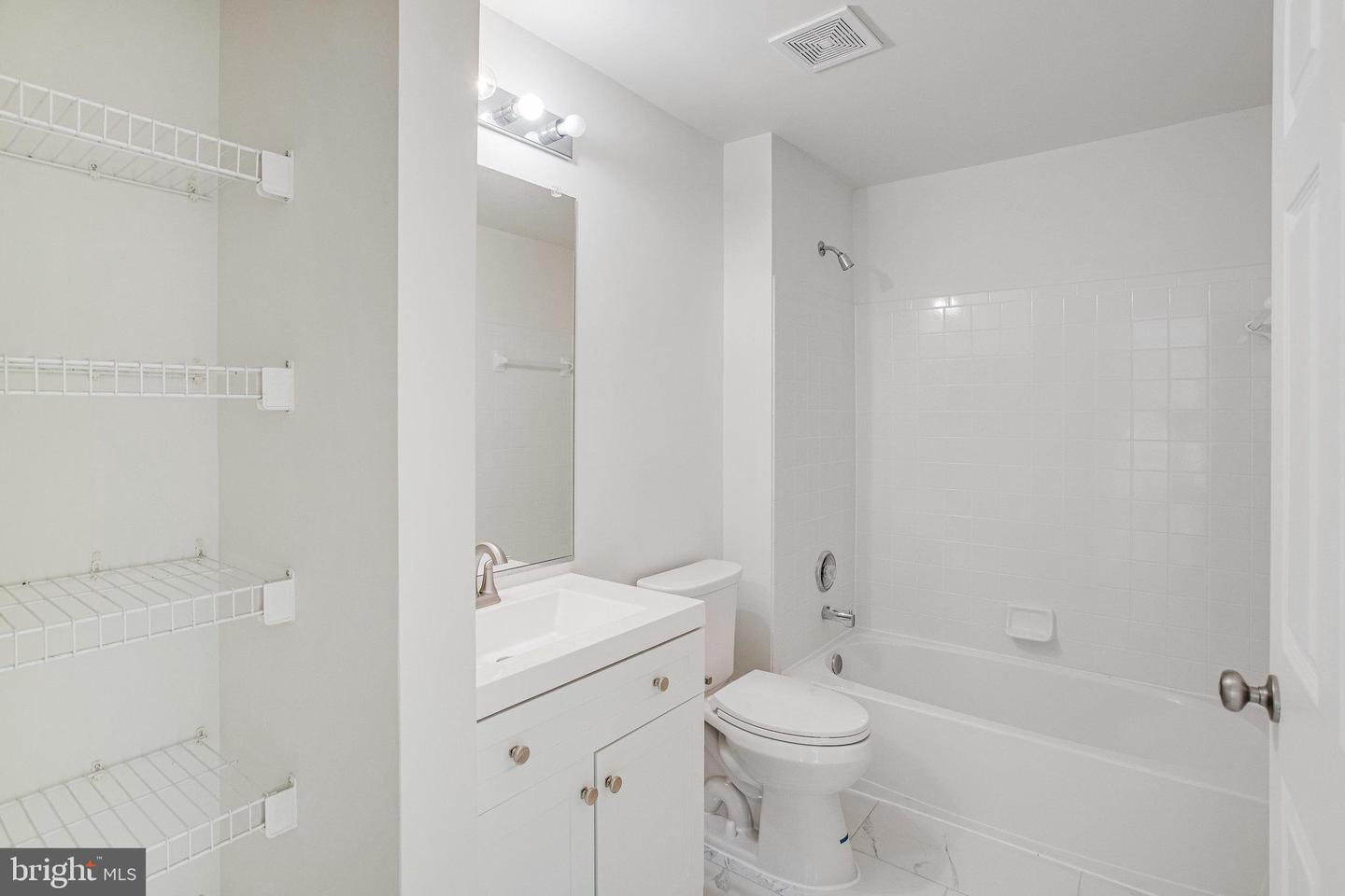 14196 CUDDY LOOP #202, WOODBRIDGE, Virginia 22193, 2 Bedrooms Bedrooms, ,2 BathroomsBathrooms,Residential,For sale,14196 CUDDY LOOP #202,VAPW2101424 MLS # VAPW2101424
