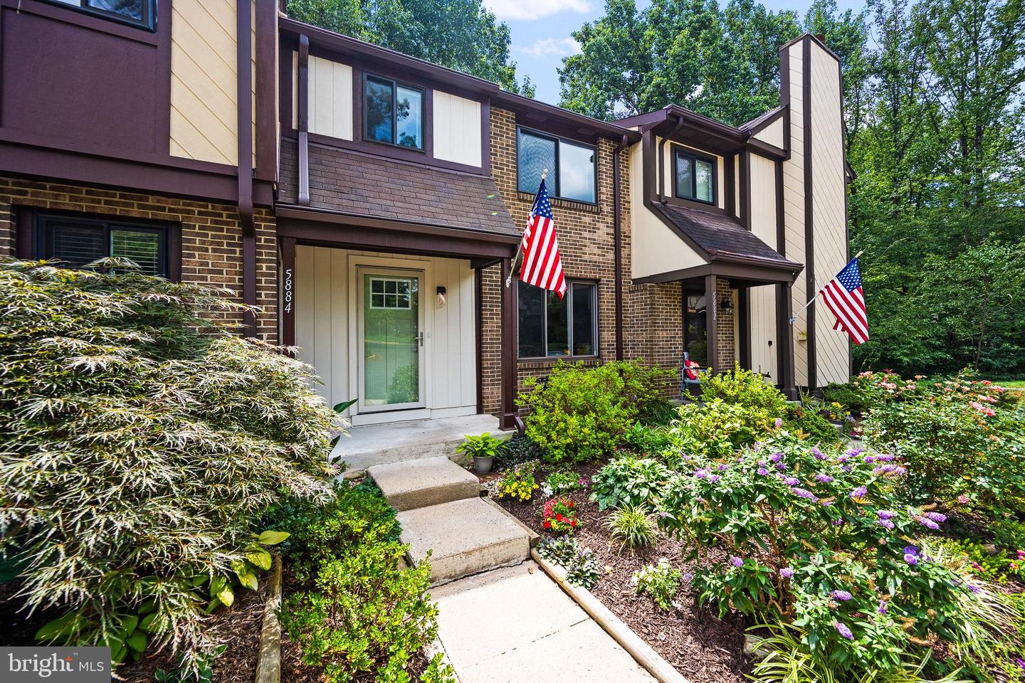 5884 JACKSONS OAK CT, BURKE, Virginia 22015, 3 Bedrooms Bedrooms, 12 Rooms Rooms,2 BathroomsBathrooms,Residential,For sale,5884 JACKSONS OAK CT,VAFX2261220 MLS # VAFX2261220