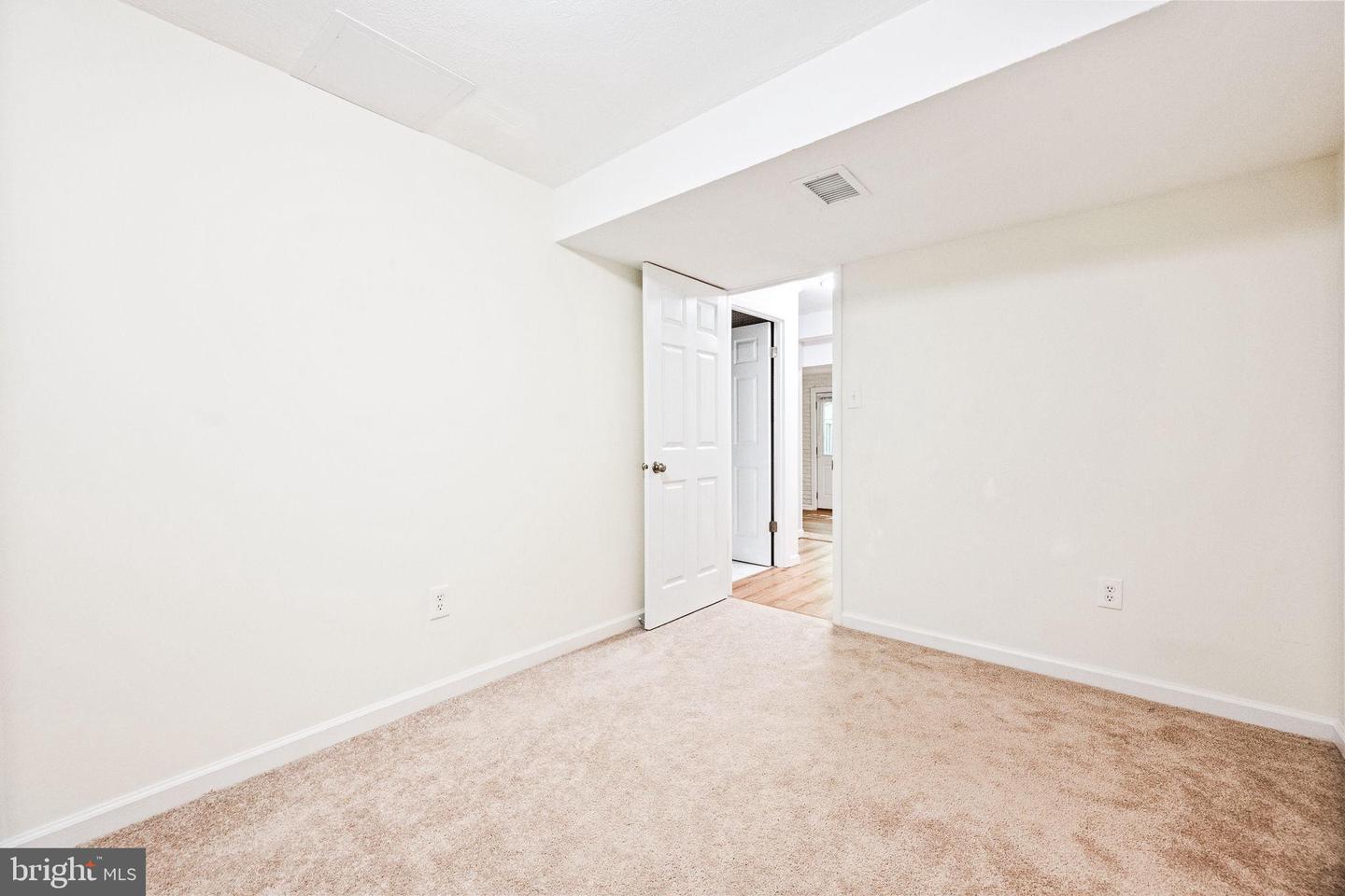 5884 JACKSONS OAK CT, BURKE, Virginia 22015, 3 Bedrooms Bedrooms, 12 Rooms Rooms,2 BathroomsBathrooms,Residential,For sale,5884 JACKSONS OAK CT,VAFX2261220 MLS # VAFX2261220