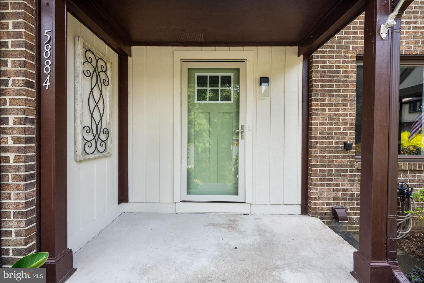 5884 JACKSONS OAK CT, BURKE, Virginia 22015, 3 Bedrooms Bedrooms, 12 Rooms Rooms,2 BathroomsBathrooms,Residential,For sale,5884 JACKSONS OAK CT,VAFX2261220 MLS # VAFX2261220