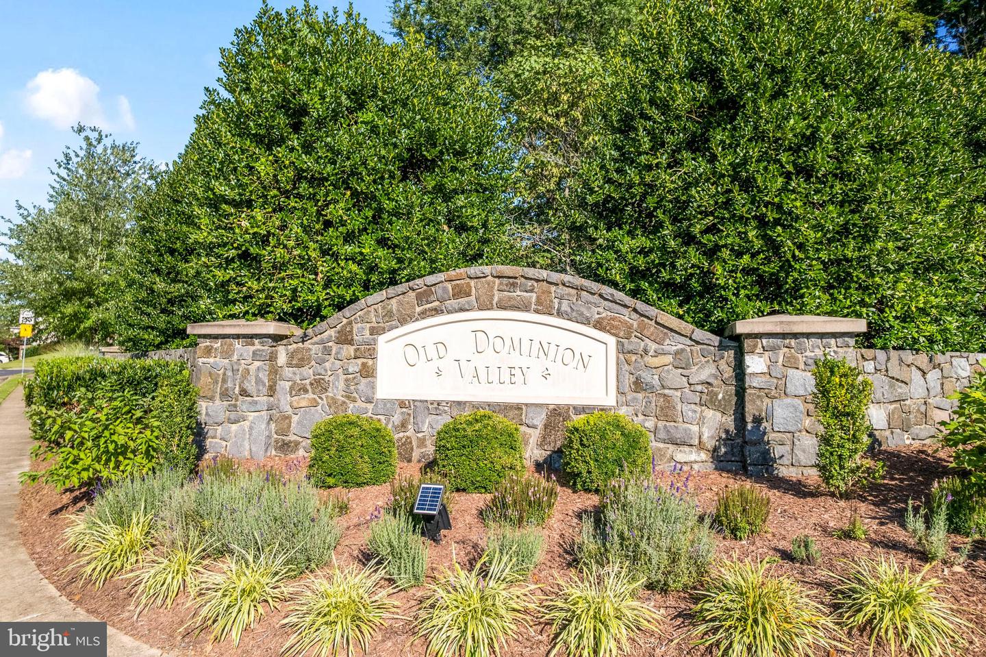300 N OLD DOMINION LN, PURCELLVILLE, Virginia 20132, 6 Bedrooms Bedrooms, ,4 BathroomsBathrooms,Residential,For sale,300 N OLD DOMINION LN,VALO2104588 MLS # VALO2104588