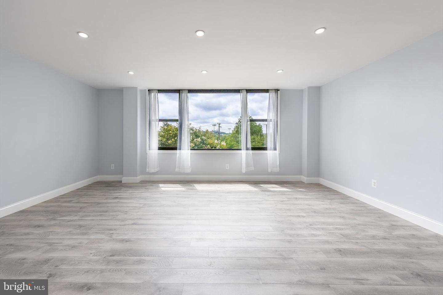 4600 DUKE ST #432, ALEXANDRIA, Virginia 22304, 3 Bedrooms Bedrooms, ,2 BathroomsBathrooms,Residential,For sale,4600 DUKE ST #432,VAAX2048646 MLS # VAAX2048646