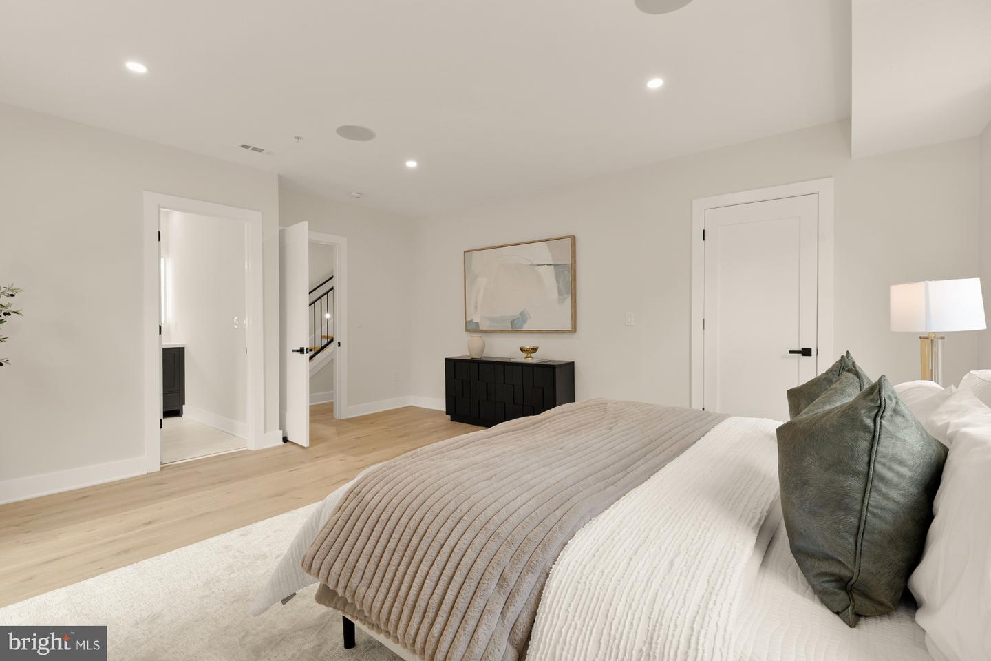 1600 37TH ST NW, WASHINGTON, District Of Columbia 20007, 5 Bedrooms Bedrooms, ,4 BathroomsBathrooms,Residential,For sale,1600 37TH ST NW,DCDC2215344 MLS # DCDC2215344