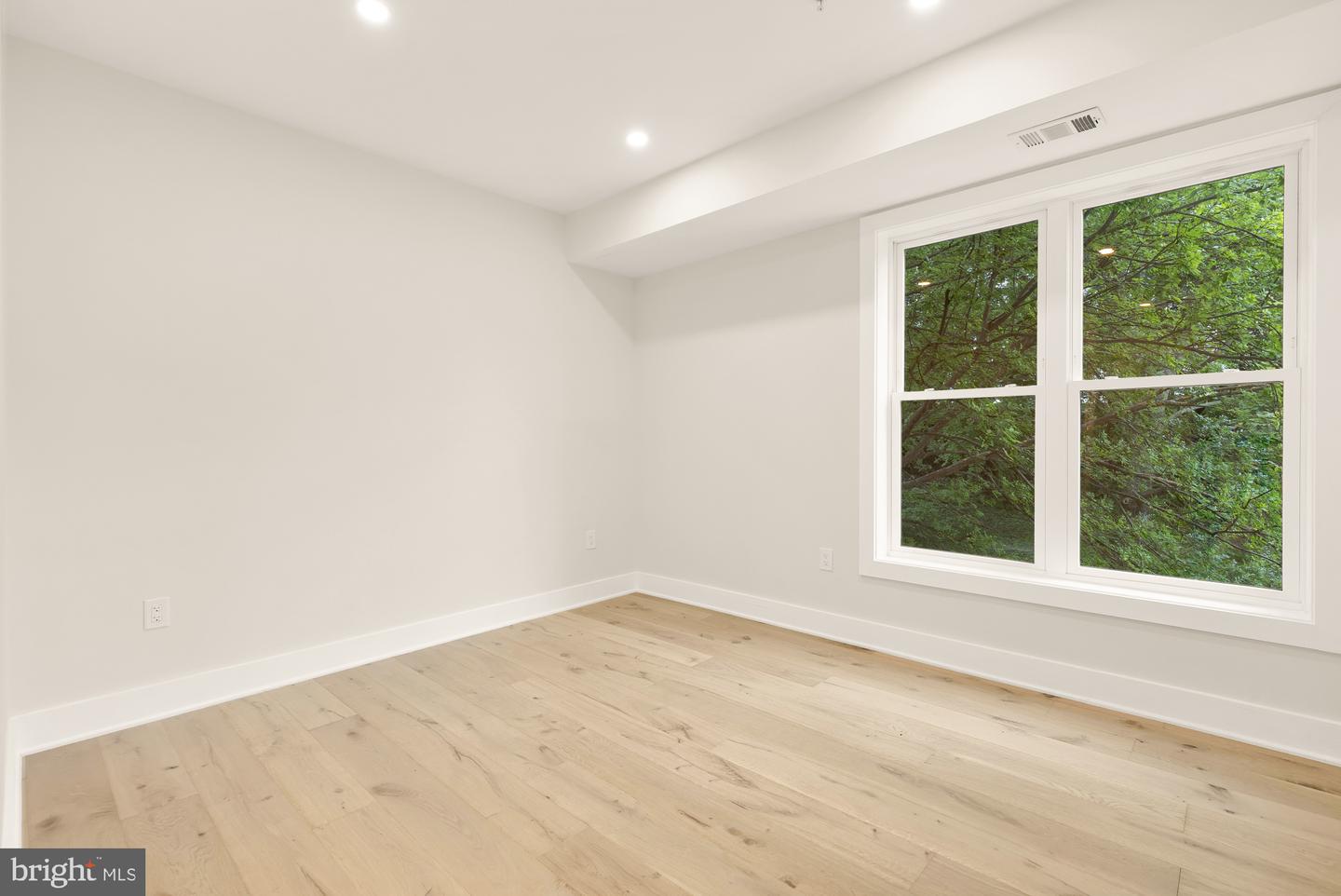1600 37TH ST NW, WASHINGTON, District Of Columbia 20007, 5 Bedrooms Bedrooms, ,4 BathroomsBathrooms,Residential,For sale,1600 37TH ST NW,DCDC2215344 MLS # DCDC2215344