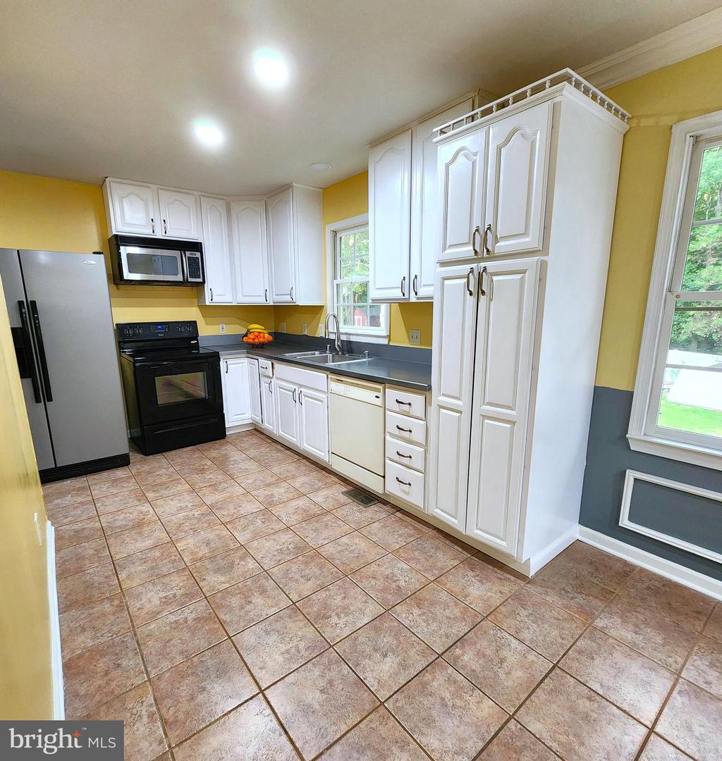 11815 SWITCHBACK LN, FREDERICKSBURG, Virginia 22407, 6 Bedrooms Bedrooms, ,4 BathroomsBathrooms,Residential,For sale,11815 SWITCHBACK LN,VASP2035514 MLS # VASP2035514