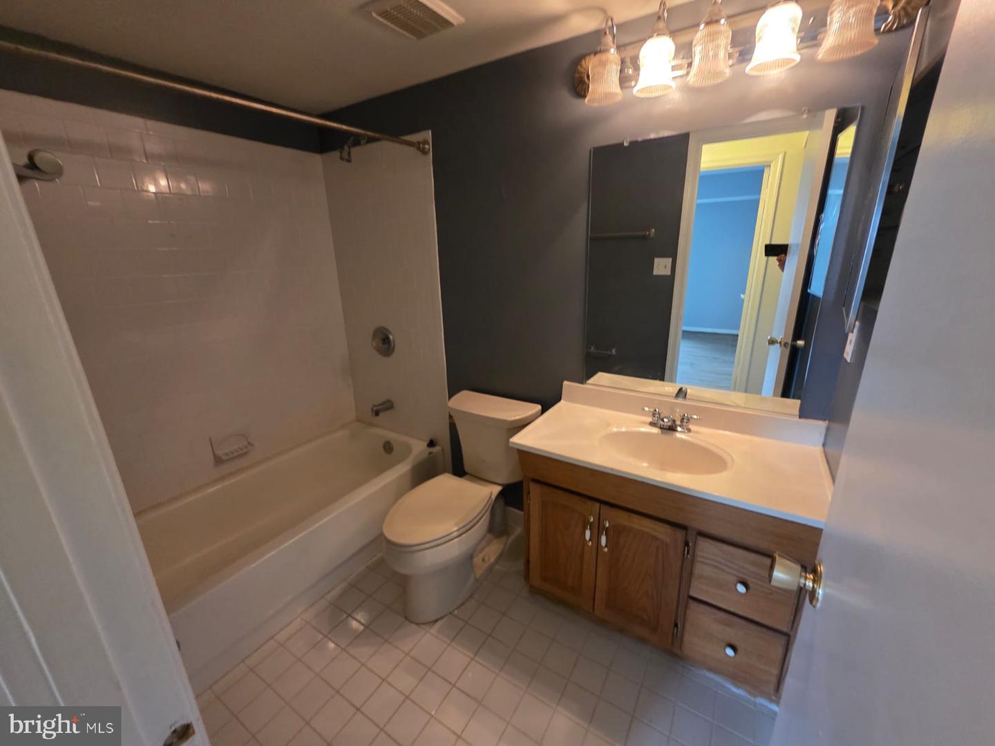 10223 VALENTINO DR #7323, OAKTON, Virginia 22124, 2 Bedrooms Bedrooms, ,2 BathroomsBathrooms,Residential,For sale,10223 VALENTINO DR #7323,VAFX2261704 MLS # VAFX2261704