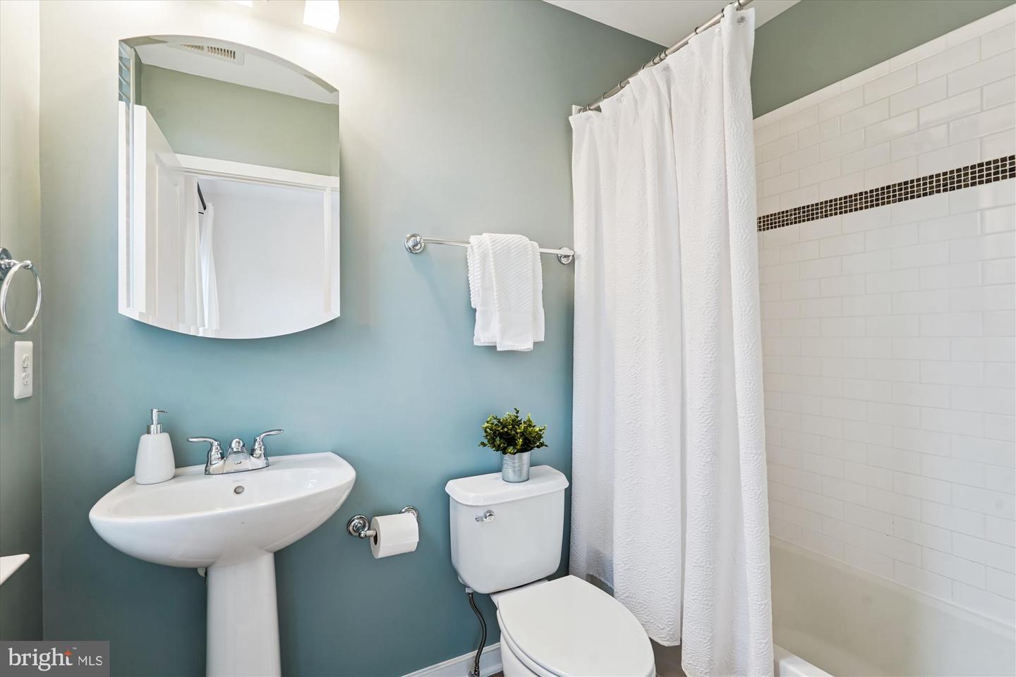 2988 STELLA BLUE LN, FAIRFAX, Virginia 22031, 3 Bedrooms Bedrooms, ,3 BathroomsBathrooms,Residential,For sale,2988 STELLA BLUE LN,VAFX2262000 MLS # VAFX2262000