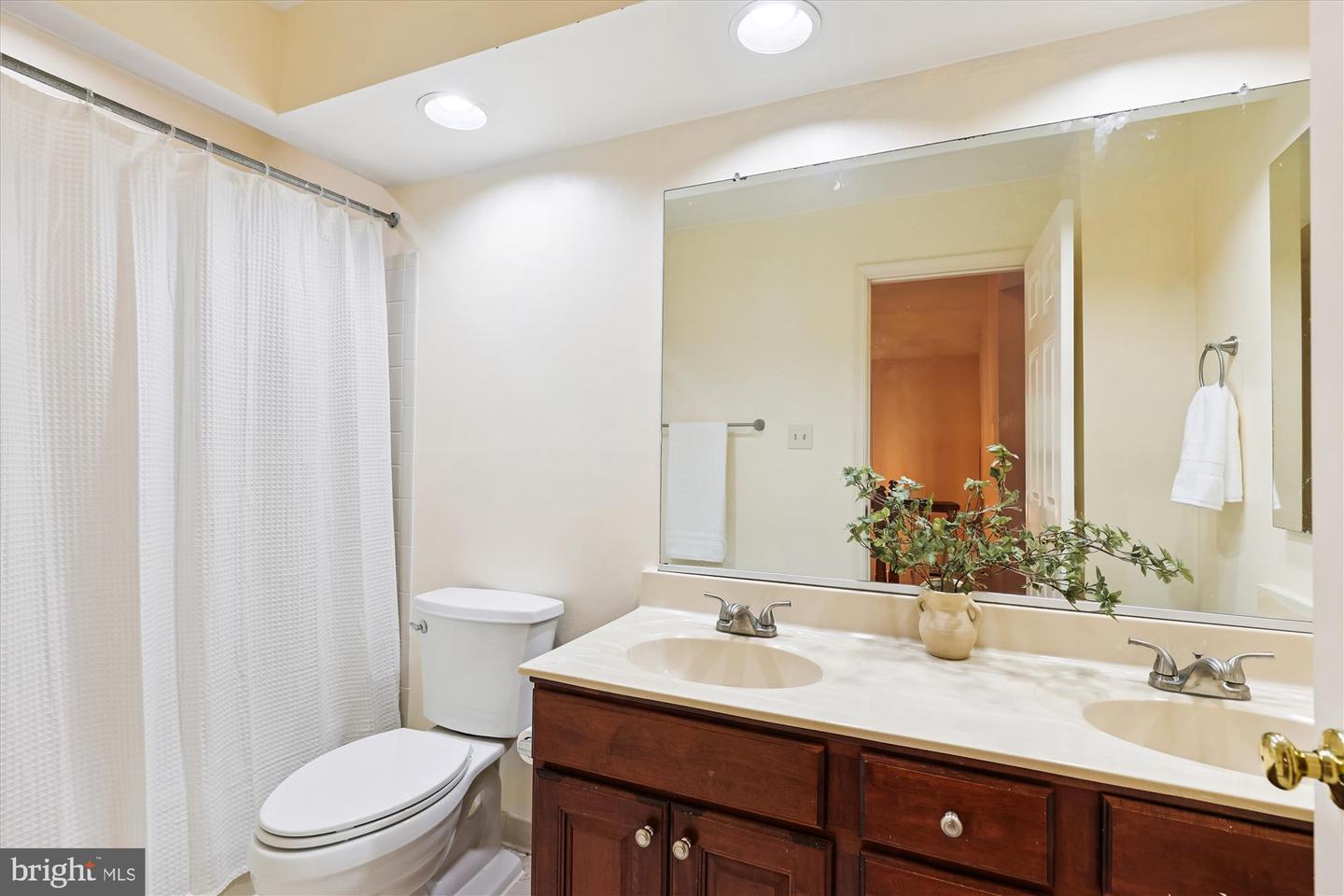 12811 MONROE MANOR DR, HERNDON, Virginia 20171, 4 Bedrooms Bedrooms, ,2 BathroomsBathrooms,Residential,For sale,12811 MONROE MANOR DR,VAFX2262136 MLS # VAFX2262136