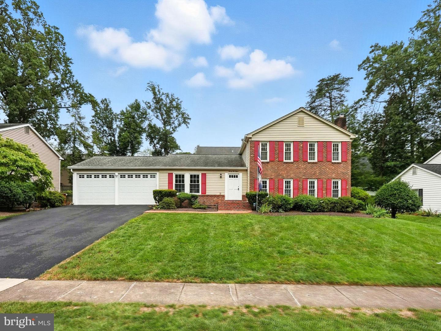 7415 BEVERLY MANOR DR, ANNANDALE, Virginia 22003, 5 Bedrooms Bedrooms, 16 Rooms Rooms,3 BathroomsBathrooms,Residential,For sale,7415 BEVERLY MANOR DR,VAFX2262224 MLS # VAFX2262224