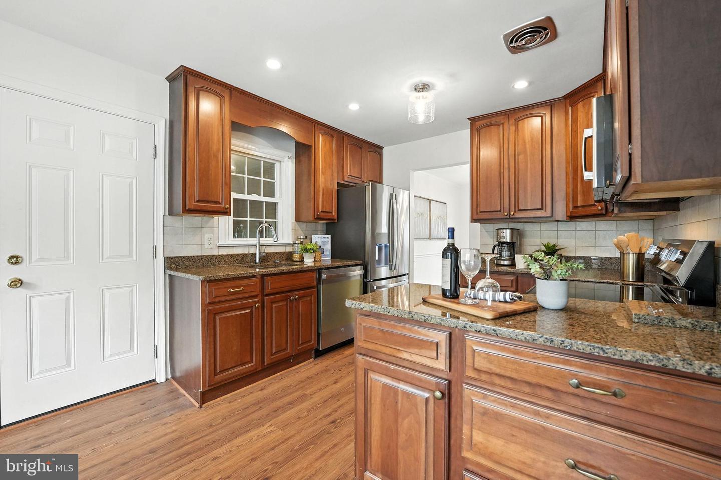 7415 BEVERLY MANOR DR, ANNANDALE, Virginia 22003, 5 Bedrooms Bedrooms, 16 Rooms Rooms,3 BathroomsBathrooms,Residential,For sale,7415 BEVERLY MANOR DR,VAFX2262224 MLS # VAFX2262224