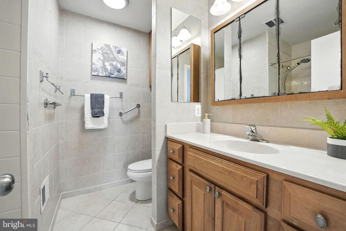 7415 BEVERLY MANOR DR, ANNANDALE, Virginia 22003, 5 Bedrooms Bedrooms, 16 Rooms Rooms,3 BathroomsBathrooms,Residential,For sale,7415 BEVERLY MANOR DR,VAFX2262224 MLS # VAFX2262224