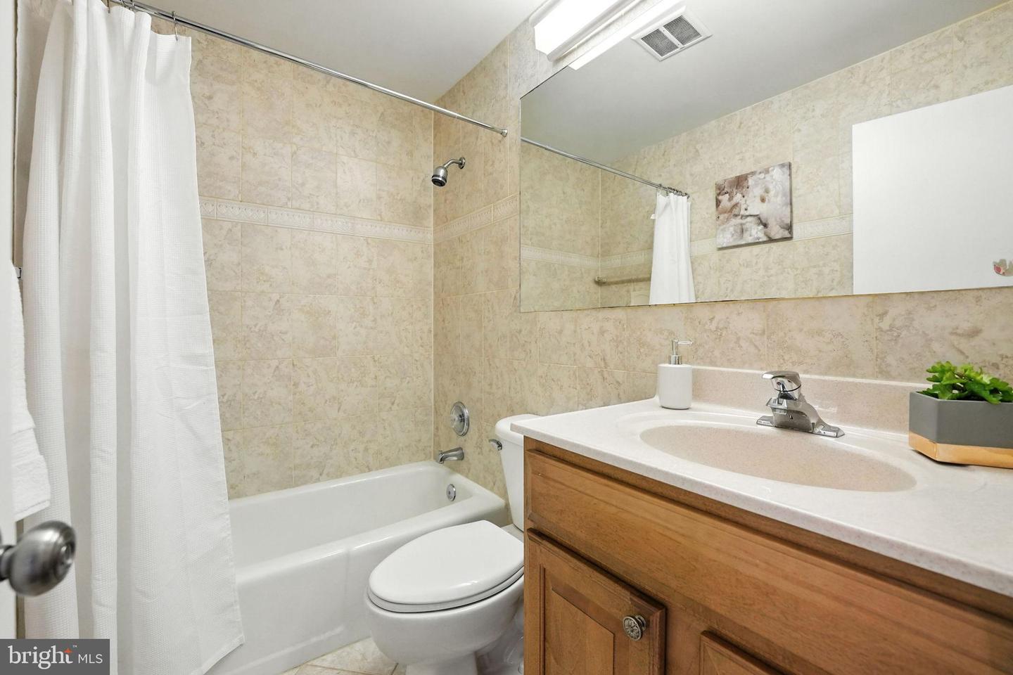 7415 BEVERLY MANOR DR, ANNANDALE, Virginia 22003, 5 Bedrooms Bedrooms, 16 Rooms Rooms,3 BathroomsBathrooms,Residential,For sale,7415 BEVERLY MANOR DR,VAFX2262224 MLS # VAFX2262224