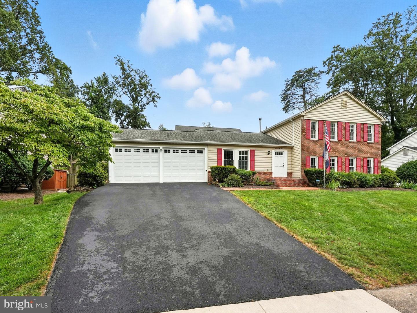 7415 BEVERLY MANOR DR, ANNANDALE, Virginia 22003, 5 Bedrooms Bedrooms, 16 Rooms Rooms,3 BathroomsBathrooms,Residential,For sale,7415 BEVERLY MANOR DR,VAFX2262224 MLS # VAFX2262224