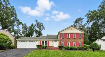 7415 BEVERLY MANOR DR, ANNANDALE, Virginia 22003, 5 Bedrooms Bedrooms, 16 Rooms Rooms,3 BathroomsBathrooms,Residential,For sale,7415 BEVERLY MANOR DR,VAFX2262224 MLS # VAFX2262224