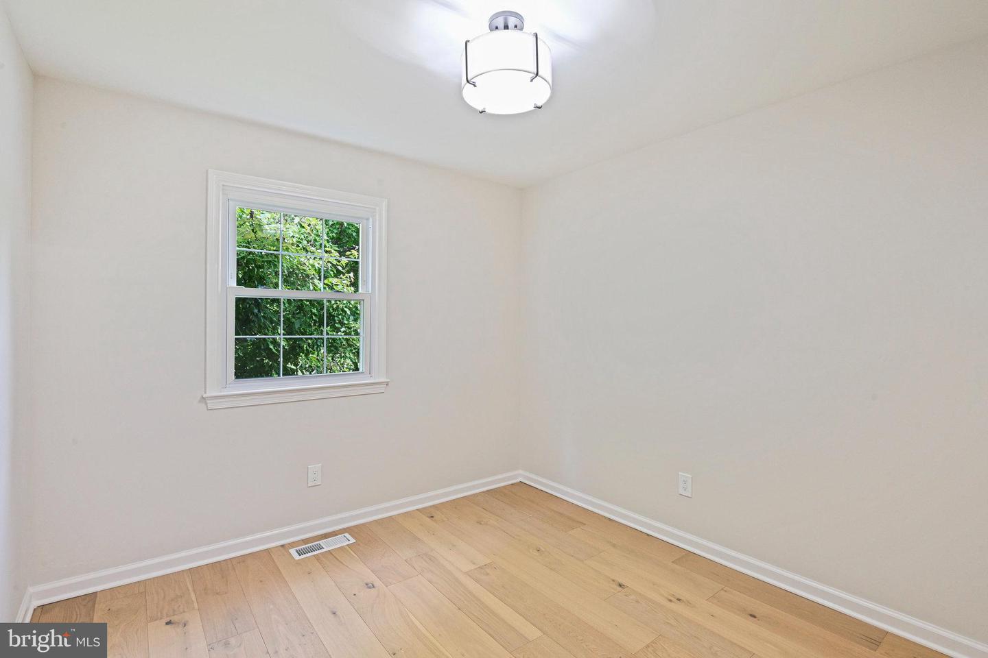 2509 LAKEVALE DR, VIENNA, Virginia 22181, 4 Bedrooms Bedrooms, ,3 BathroomsBathrooms,Residential,For sale,2509 LAKEVALE DR,VAFX2262256 MLS # VAFX2262256