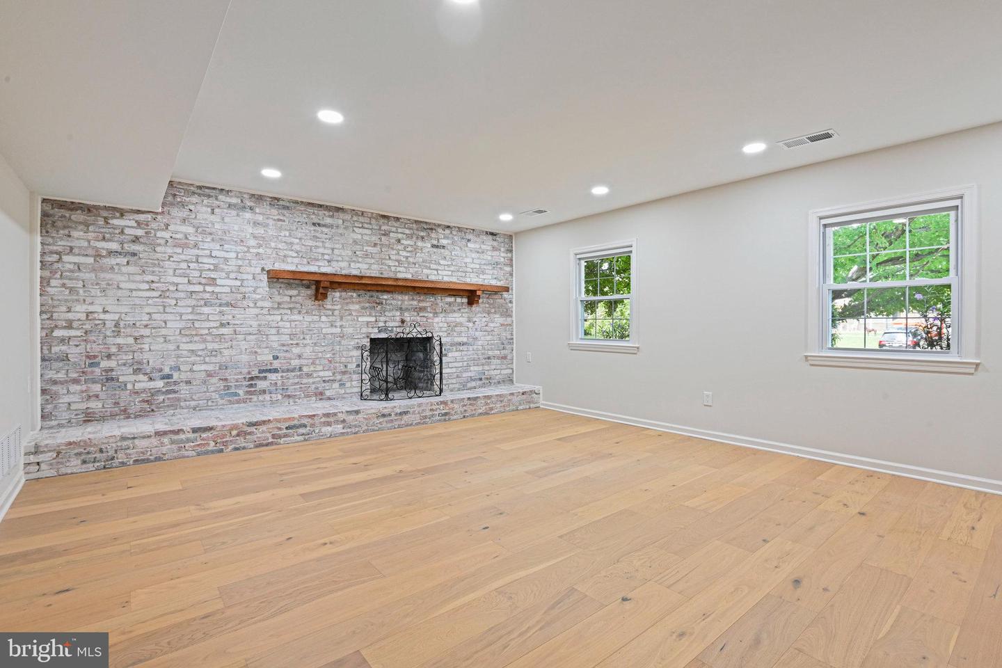2509 LAKEVALE DR, VIENNA, Virginia 22181, 4 Bedrooms Bedrooms, ,3 BathroomsBathrooms,Residential,For sale,2509 LAKEVALE DR,VAFX2262256 MLS # VAFX2262256