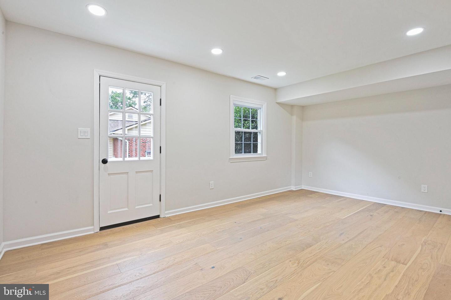 2509 LAKEVALE DR, VIENNA, Virginia 22181, 4 Bedrooms Bedrooms, ,3 BathroomsBathrooms,Residential,For sale,2509 LAKEVALE DR,VAFX2262256 MLS # VAFX2262256