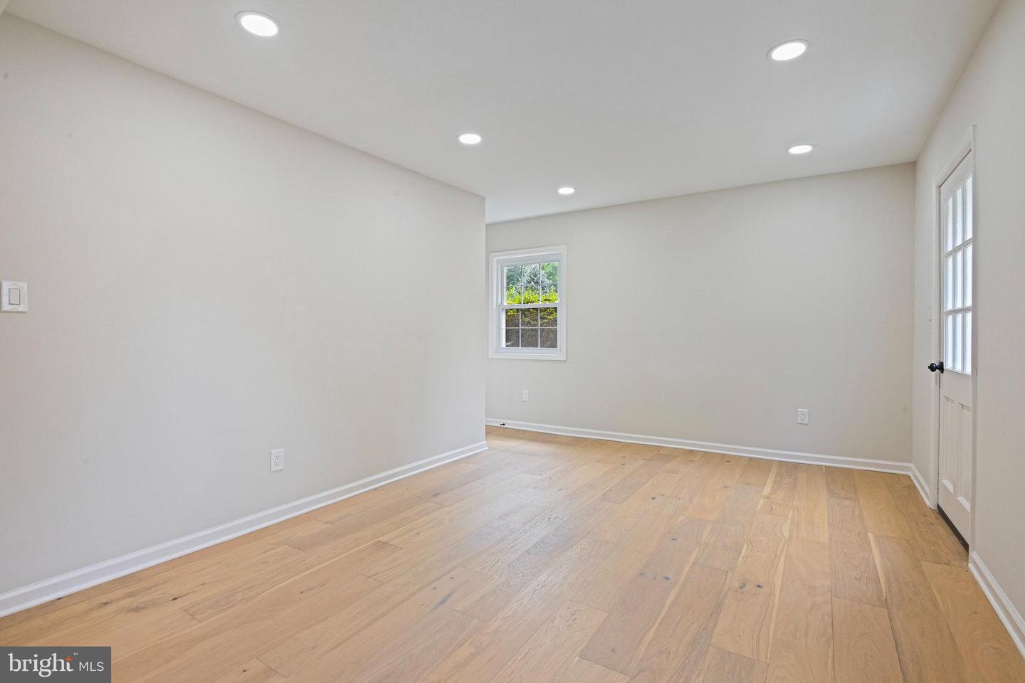 2509 LAKEVALE DR, VIENNA, Virginia 22181, 4 Bedrooms Bedrooms, ,3 BathroomsBathrooms,Residential,For sale,2509 LAKEVALE DR,VAFX2262256 MLS # VAFX2262256
