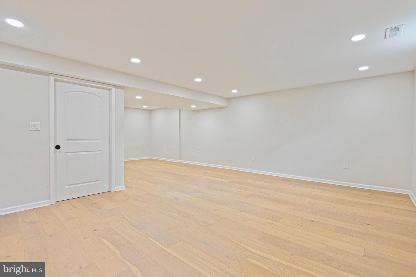 2509 LAKEVALE DR, VIENNA, Virginia 22181, 4 Bedrooms Bedrooms, ,3 BathroomsBathrooms,Residential,For sale,2509 LAKEVALE DR,VAFX2262256 MLS # VAFX2262256